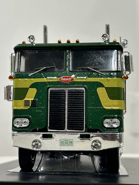 Camión Peterbilt 352 "Pacemaker" 1979 | IXO 1:43