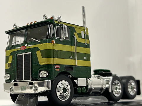 Camión Peterbilt 352 "Pacemaker" 1979 | IXO 1:43