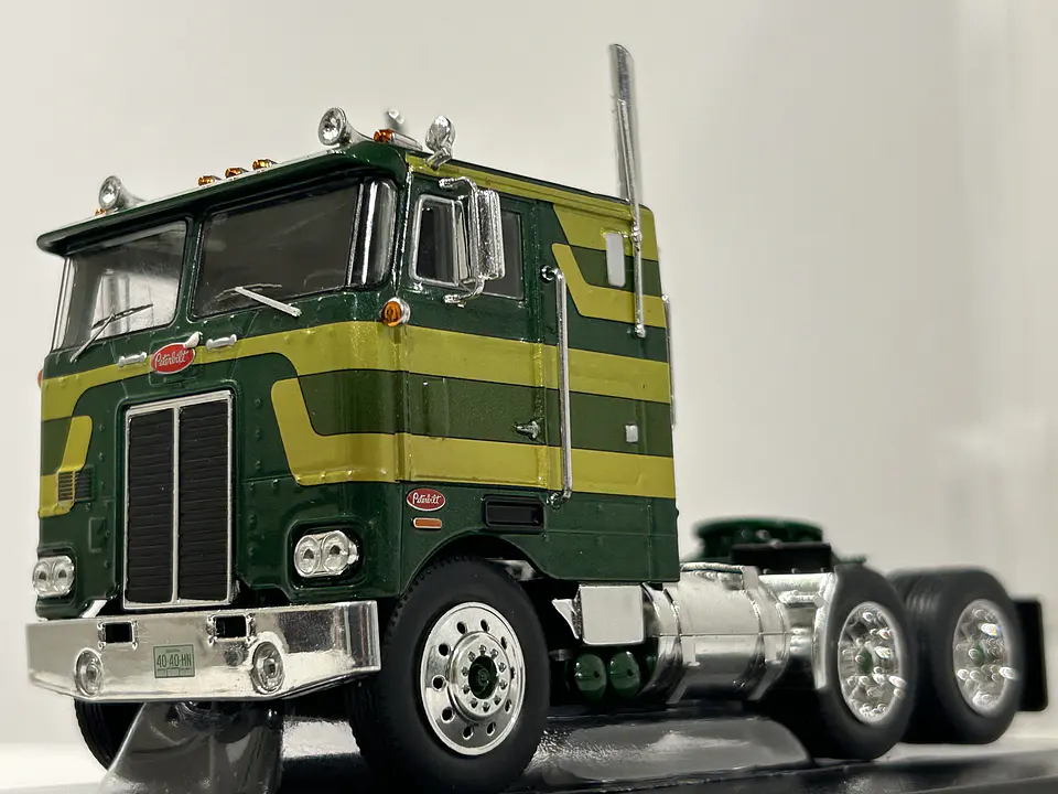 Camión Peterbilt 352 