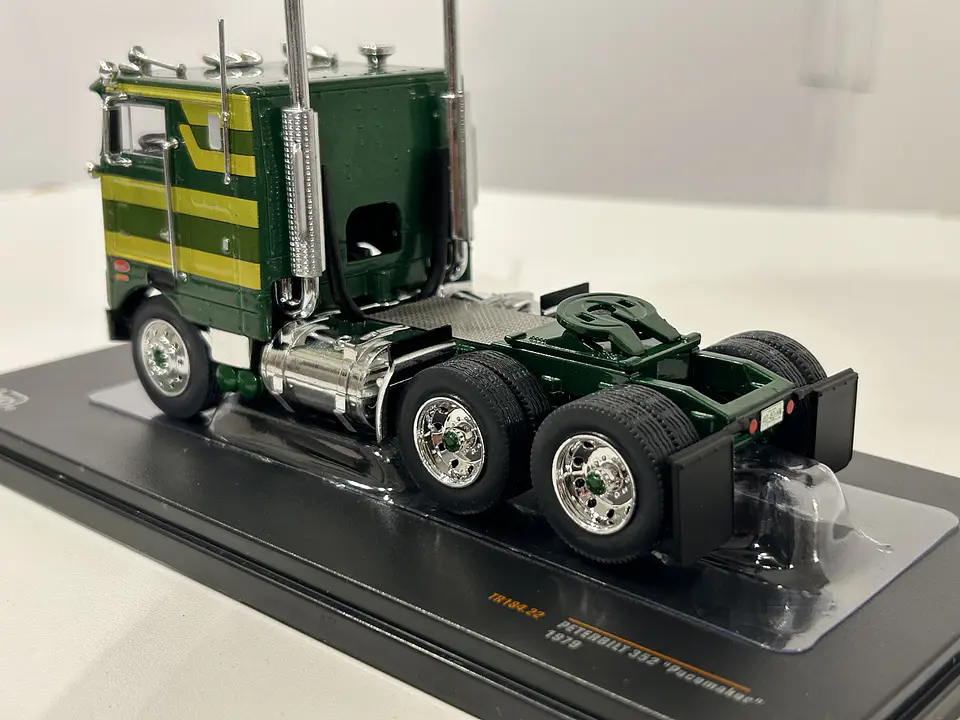 Camión Peterbilt 352 