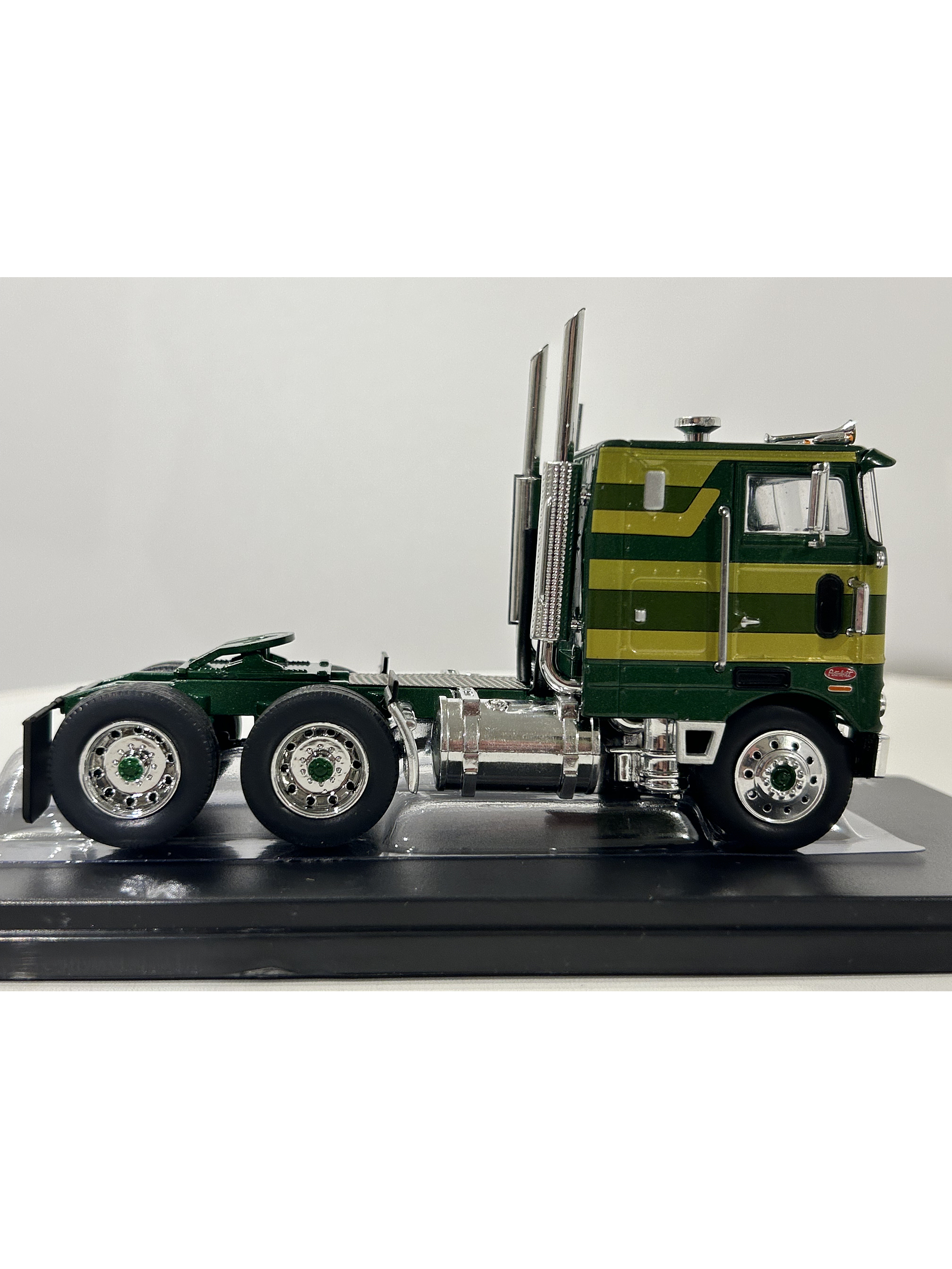 Peterbilt 352 “Pacemaker” 1979 a Escala 1:43 | Ixo Models Camión Americano Clásico Die-cast 8