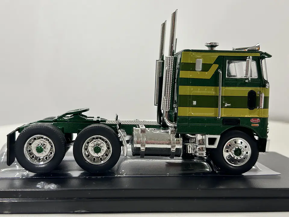 Camión Peterbilt 352 