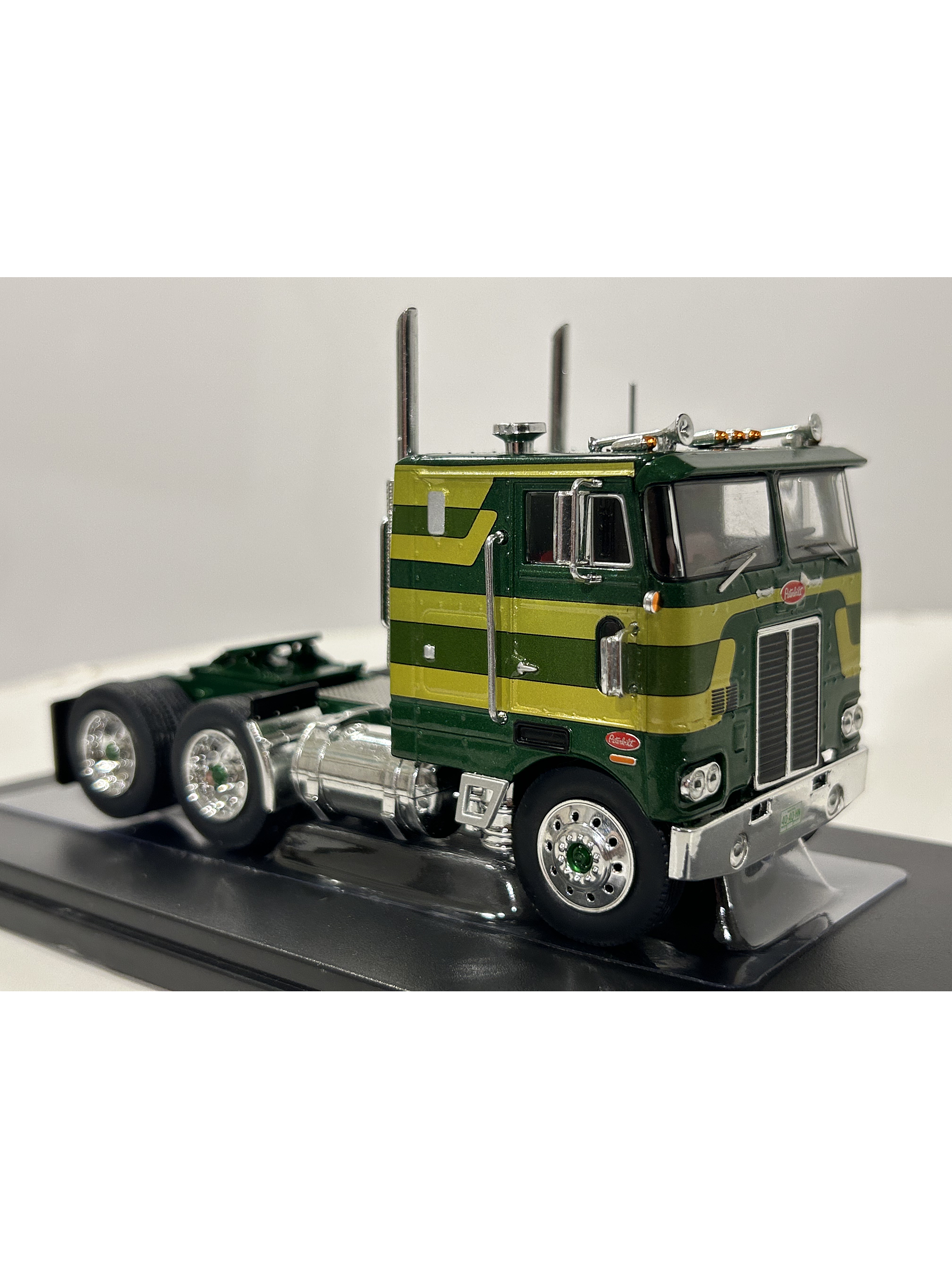 Peterbilt 352 “Pacemaker” 1979 a Escala 1:43 | Ixo Models Camión Americano Clásico Die-cast 3