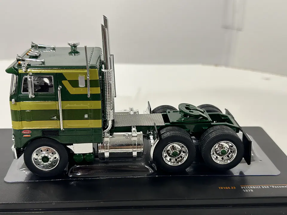 Camión Peterbilt 352 