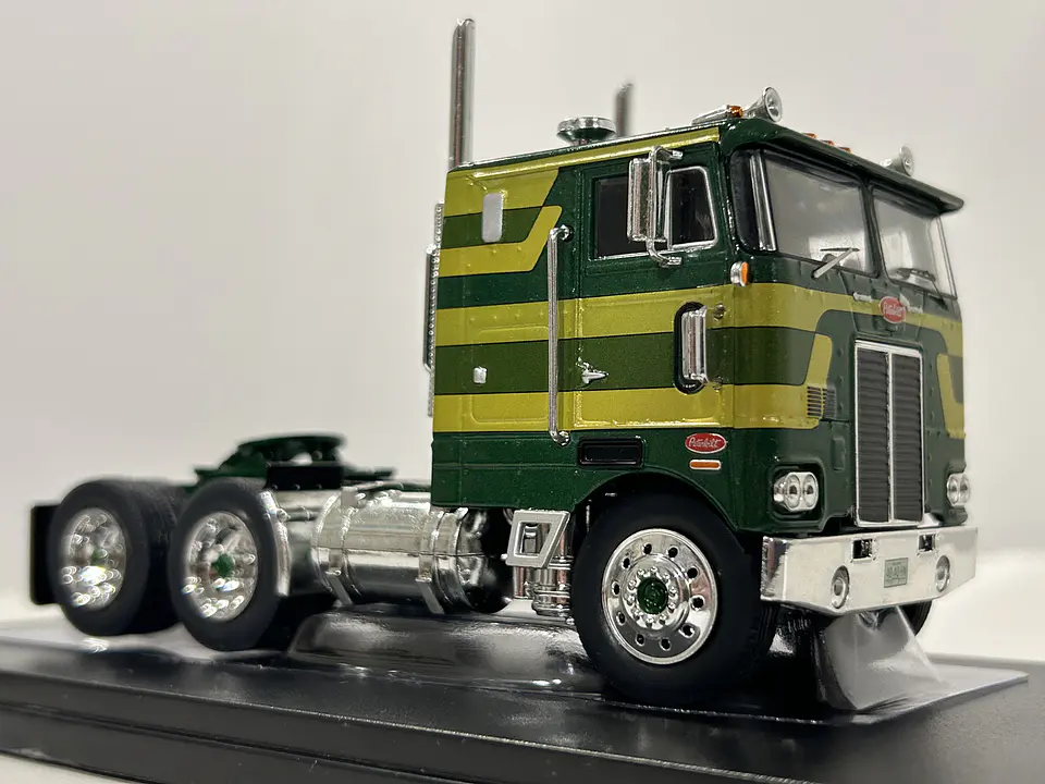 Camión Peterbilt 352 