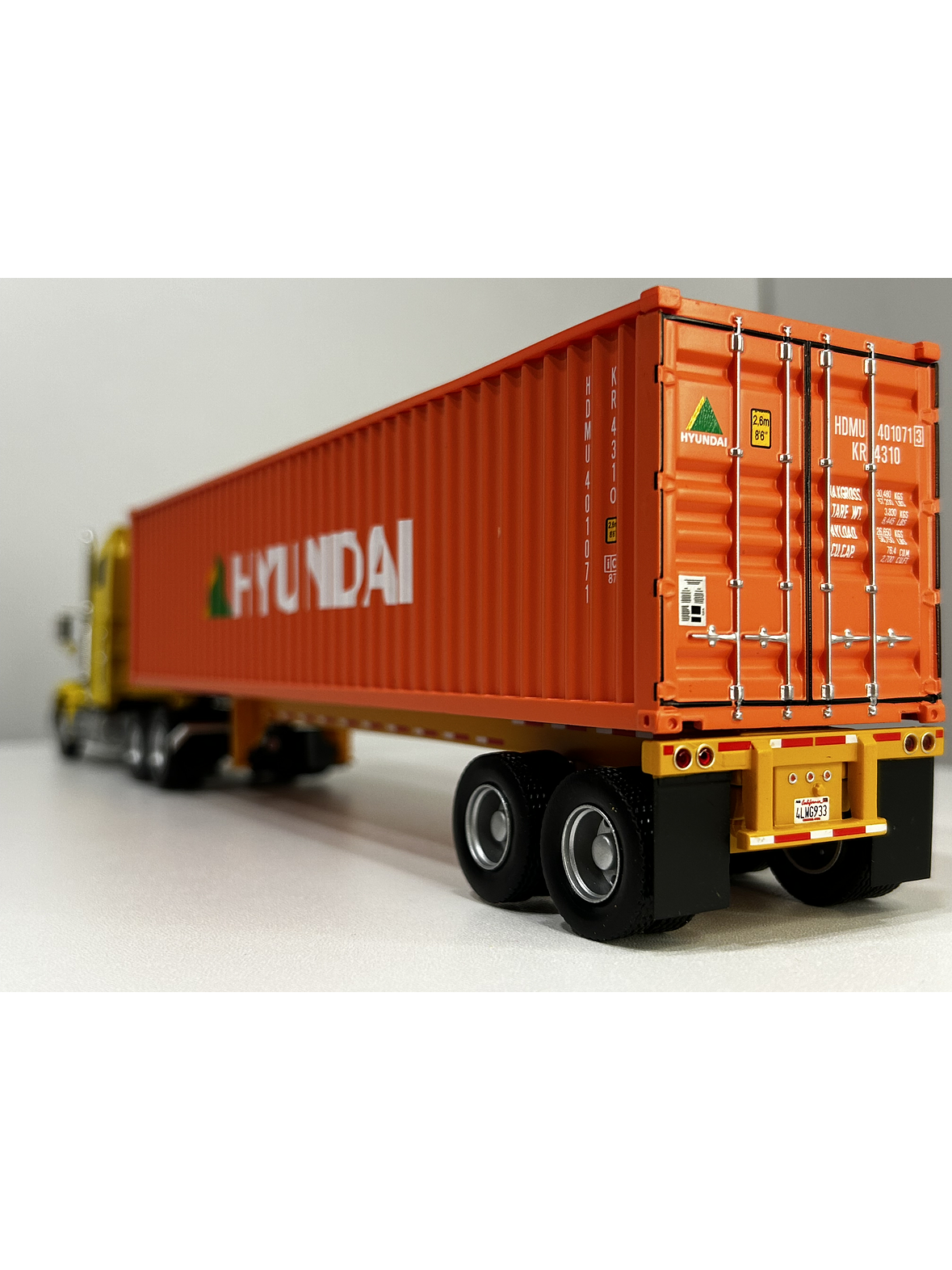 Camión Freightliner FLD 112 (1993) con Contenedor Hyundai – Escala 1:43. Colección Camiones Americanos 11