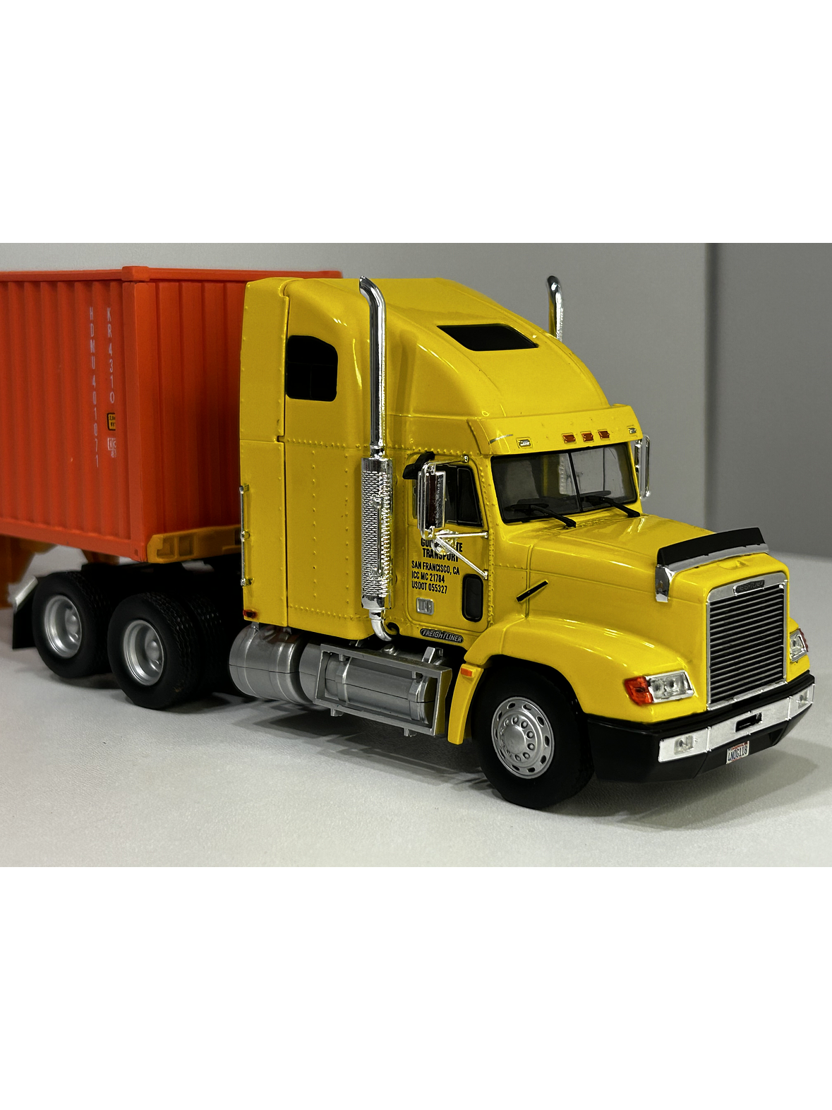Camión Freightliner FLD 112 (1993) con Contenedor Hyundai – Escala 1:43. Colección Camiones Americanos 5