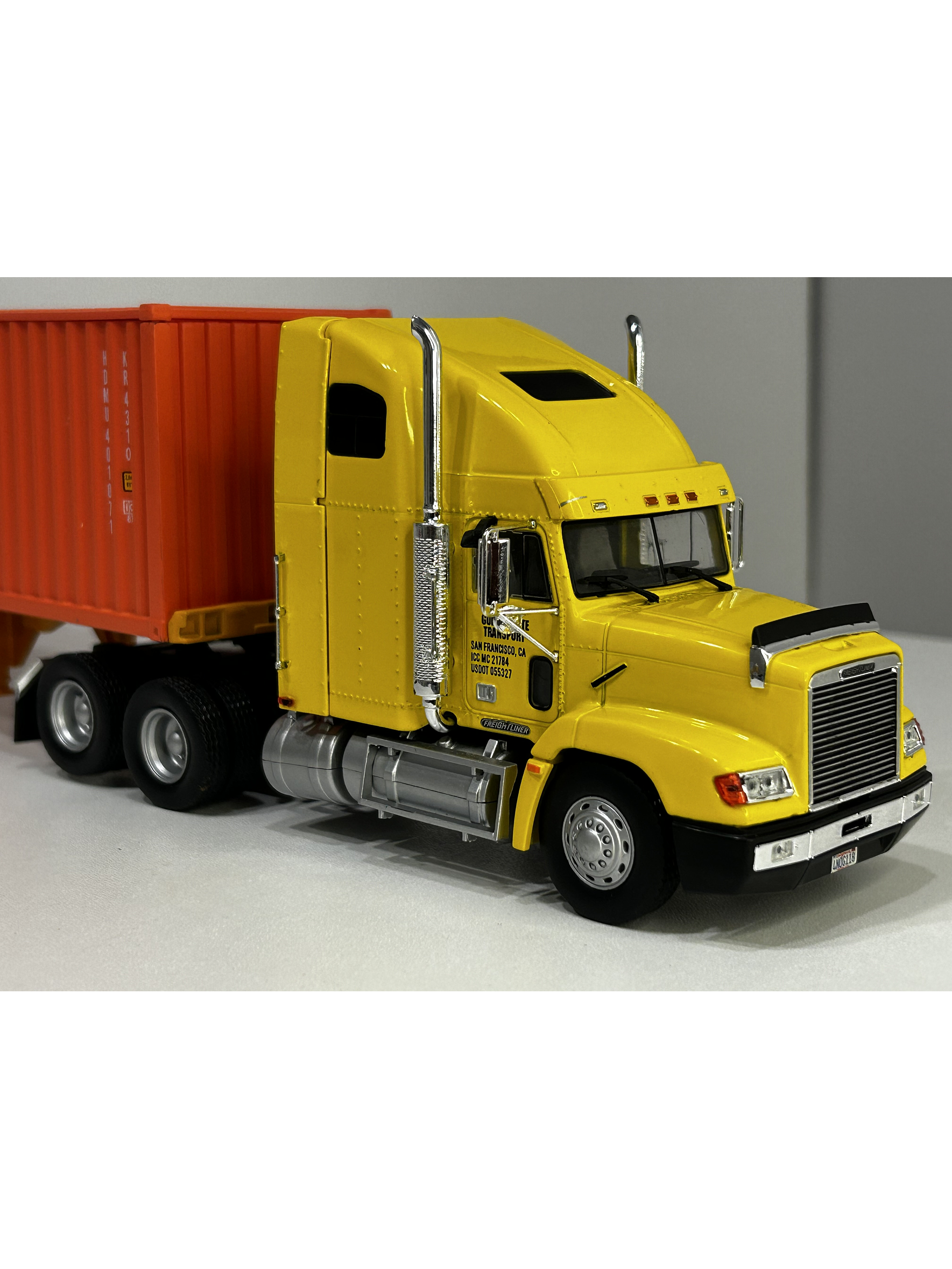 Camión Freightliner FLD 112 (1993) con Contenedor Hyundai – Escala 1:43. Colección Camiones Americanos 5