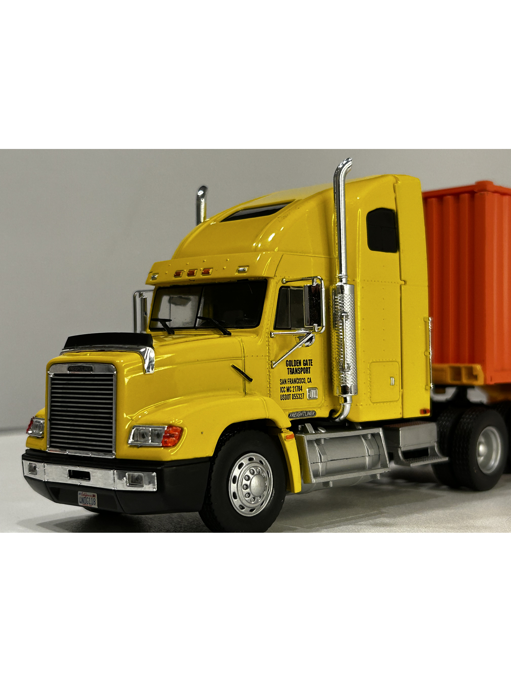 Camión Freightliner FLD 112 (1993) con Contenedor Hyundai – Escala 1:43. Colección Camiones Americanos 3