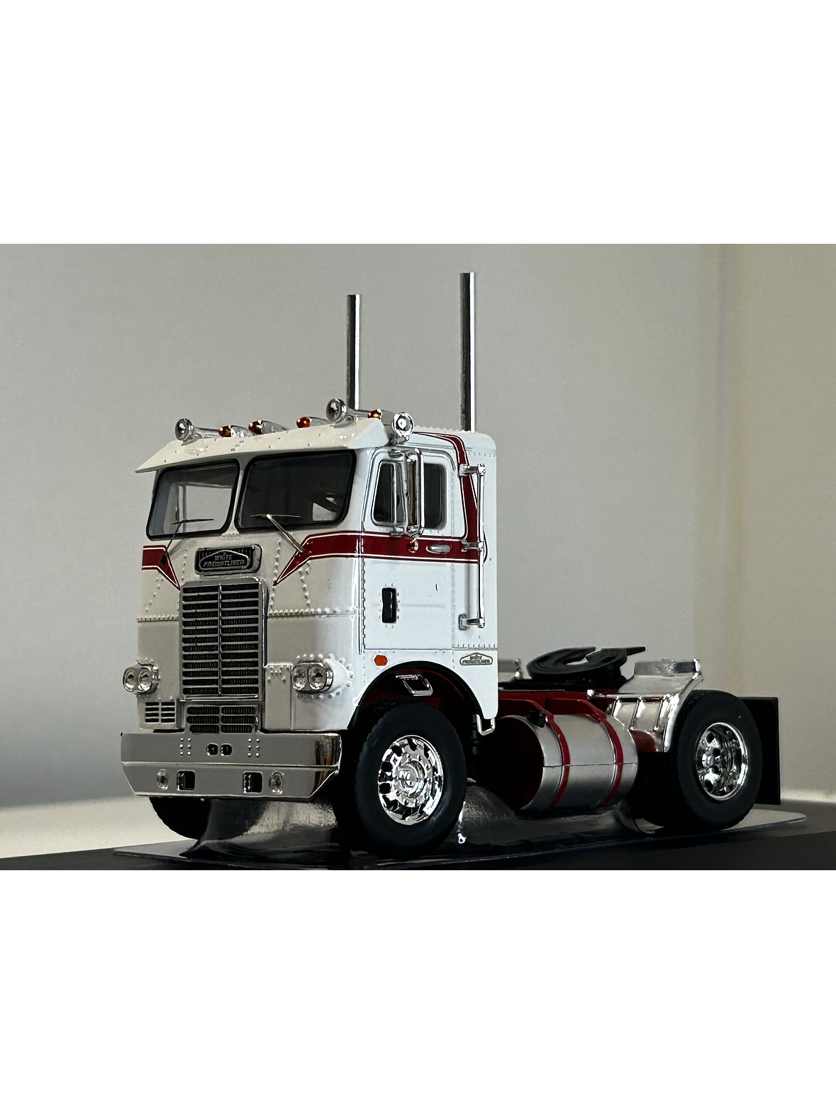 Freightliner COE 1976 – Modelo 1:43 Ixo “Camión Clásico Cab-Over” 2