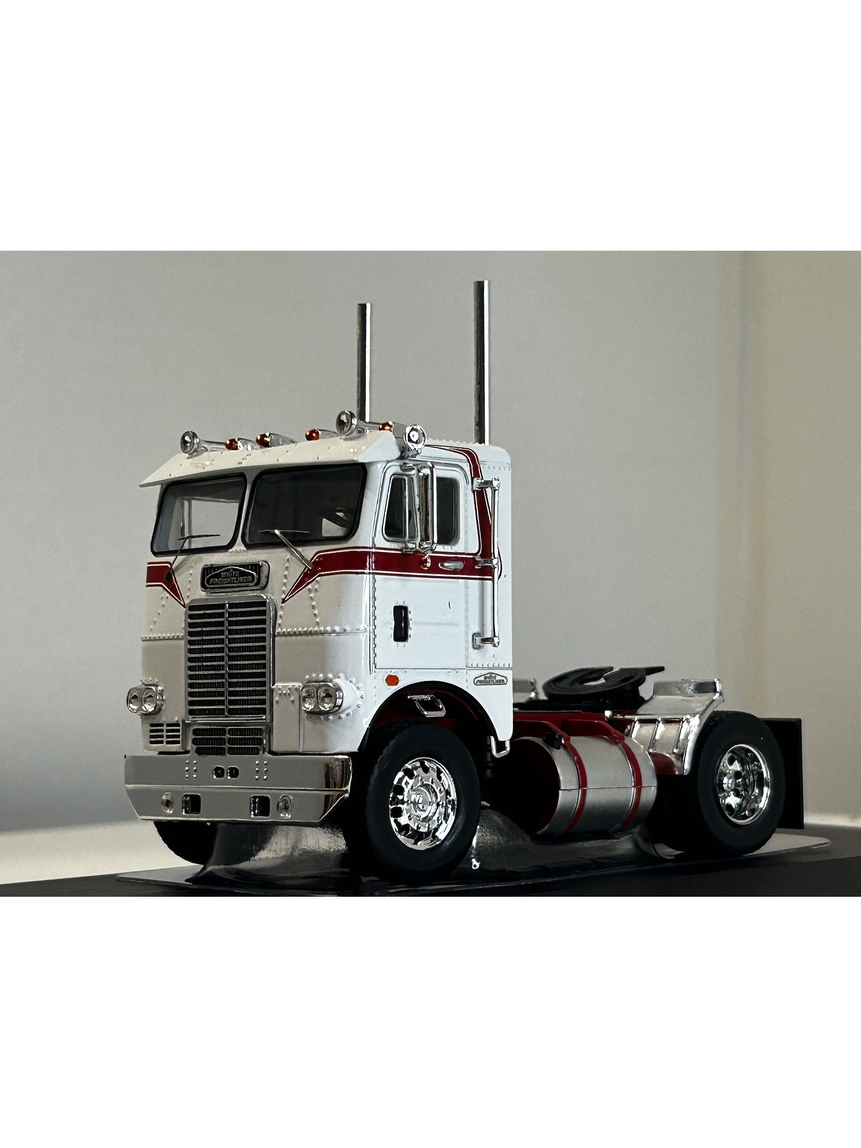 Freightliner COE 1976 – Modelo 1:43 Ixo “Camión Clásico Cab-Over” 2