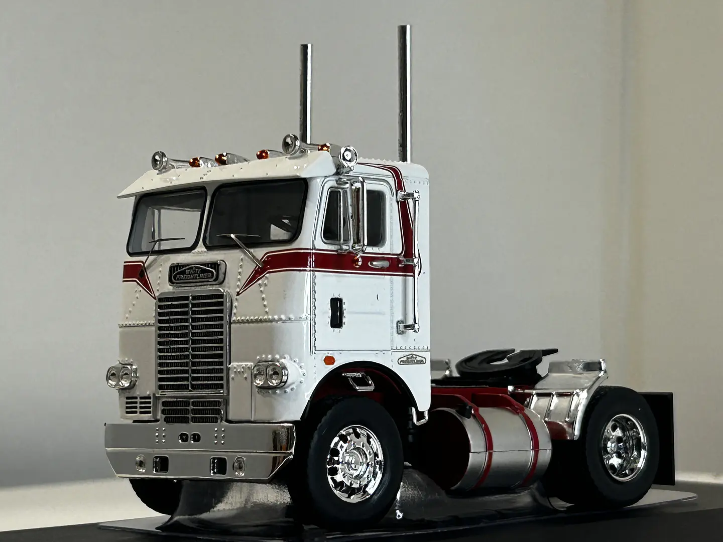 Camión Freightliner COE 1976 | IXO Escala 1:43 2