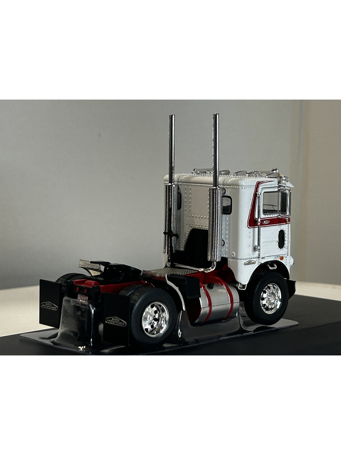 Freightliner COE 1976 – Modelo 1:43 Ixo “Camión Clásico Cab-Over” 6