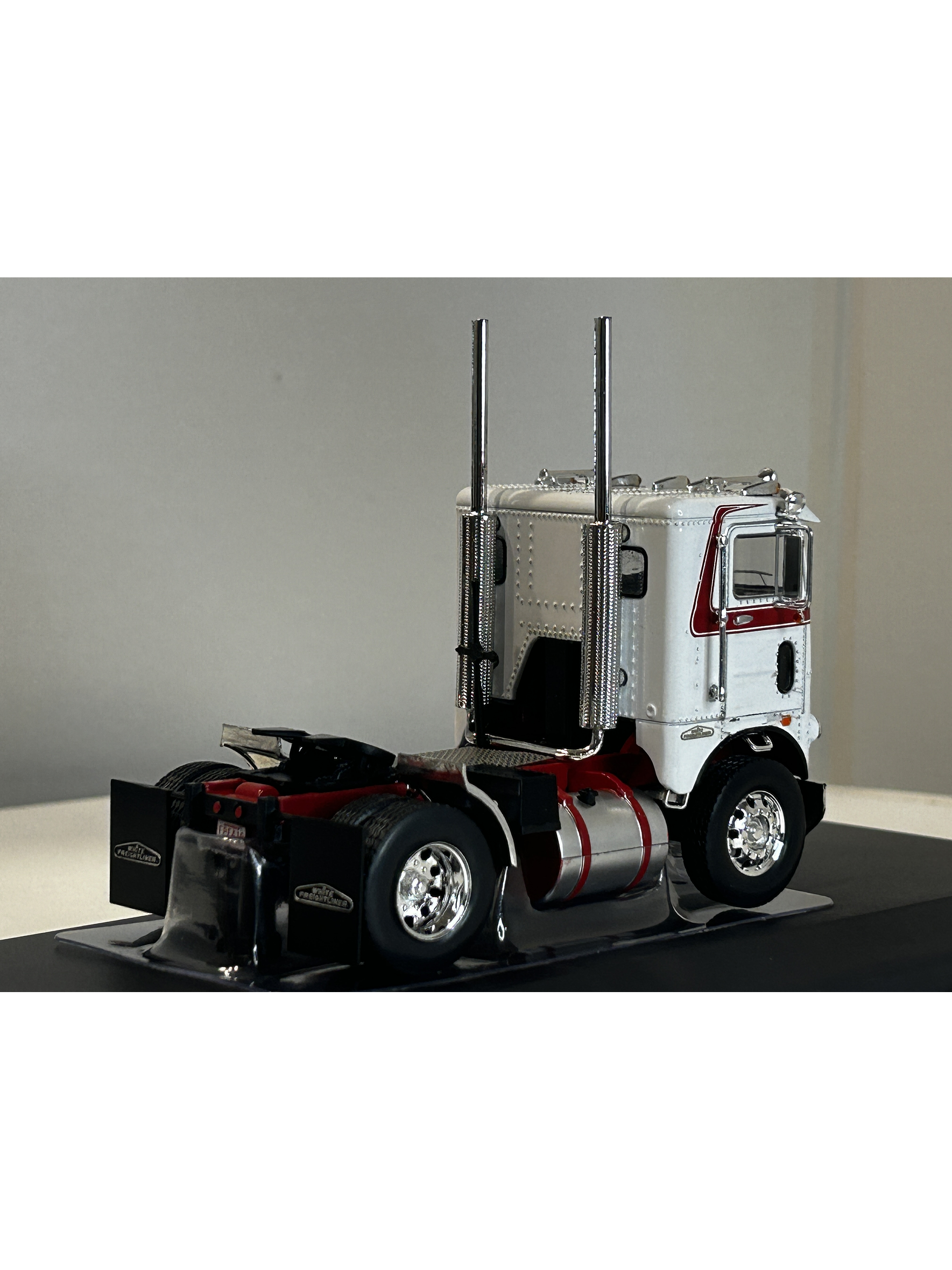 Freightliner COE 1976 – Modelo 1:43 Ixo “Camión Clásico Cab-Over” 6