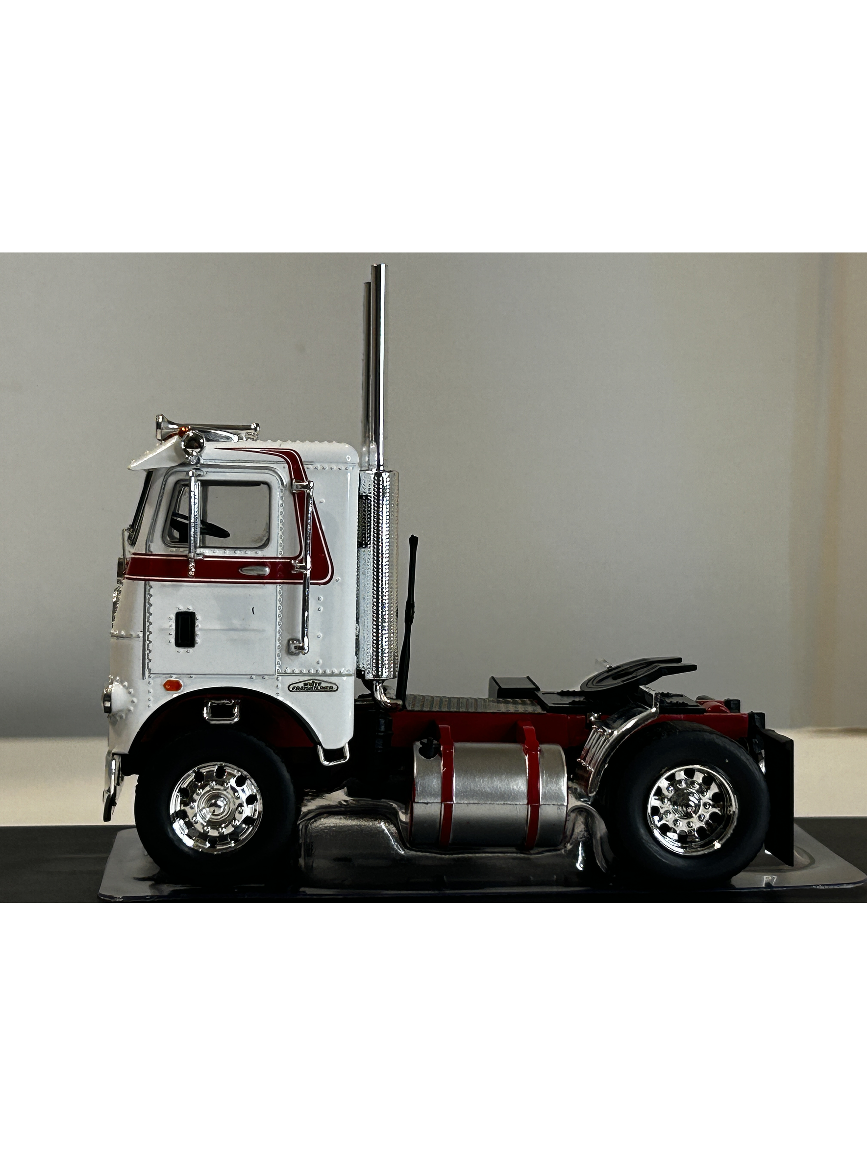 Freightliner COE 1976 – Modelo 1:43 Ixo “Camión Clásico Cab-Over” 8