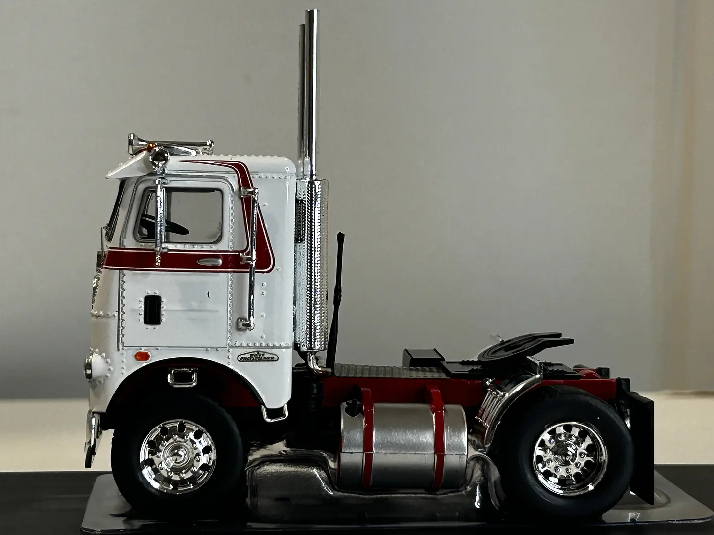 Camión Freightliner COE 1976 | IXO Escala 1:43 8