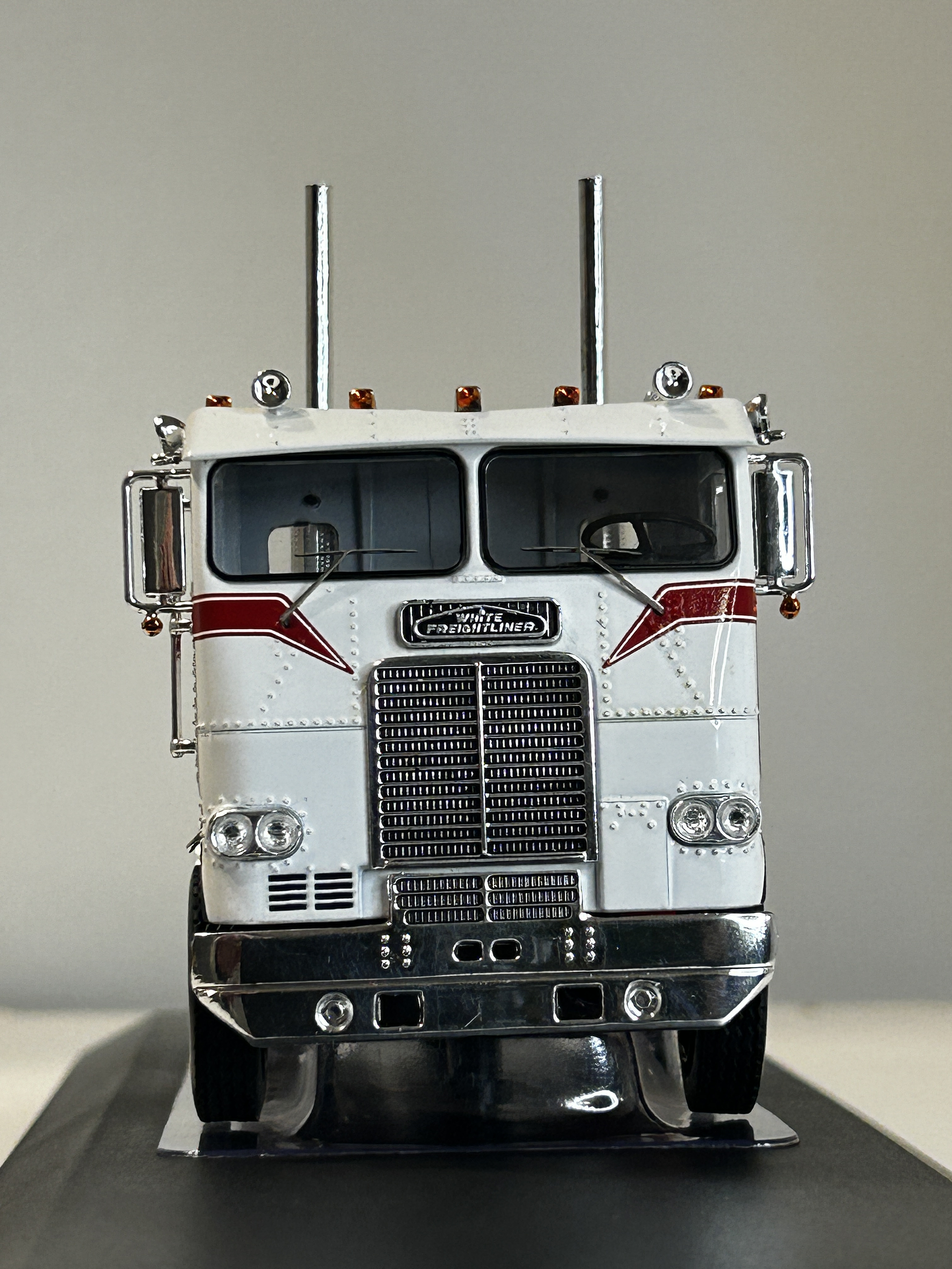 Freightliner COE 1976 – Modelo 1:43 Ixo “Camión Clásico Cab-Over” 3