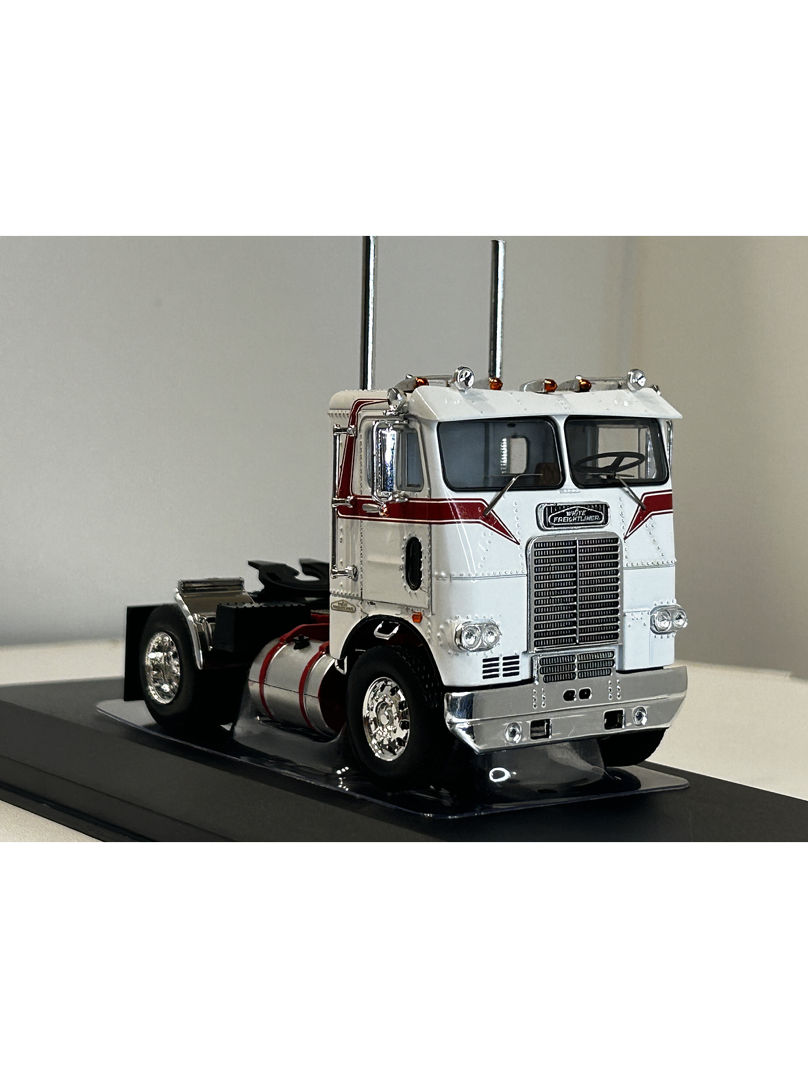 Freightliner COE 1976 – Modelo 1:43 Ixo “Camión Clásico Cab-Over” 4