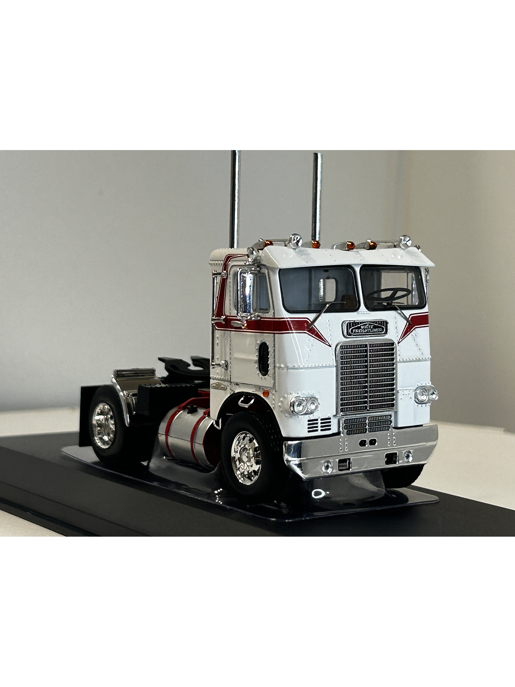 Freightliner COE 1976 – Modelo 1:43 Ixo “Camión Clásico Cab-Over” 4