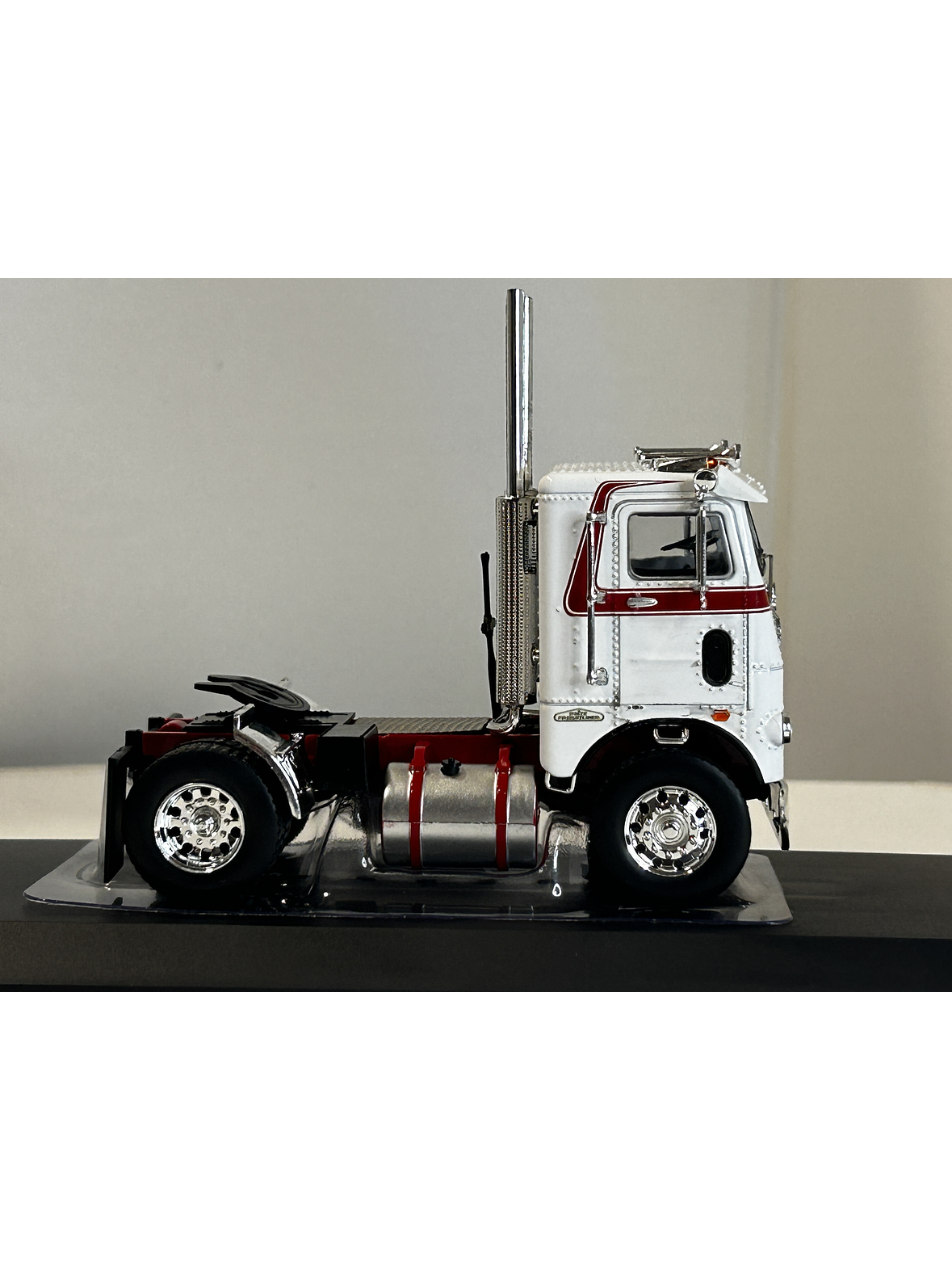 Freightliner COE 1976 – Modelo 1:43 Ixo “Camión Clásico Cab-Over” 5