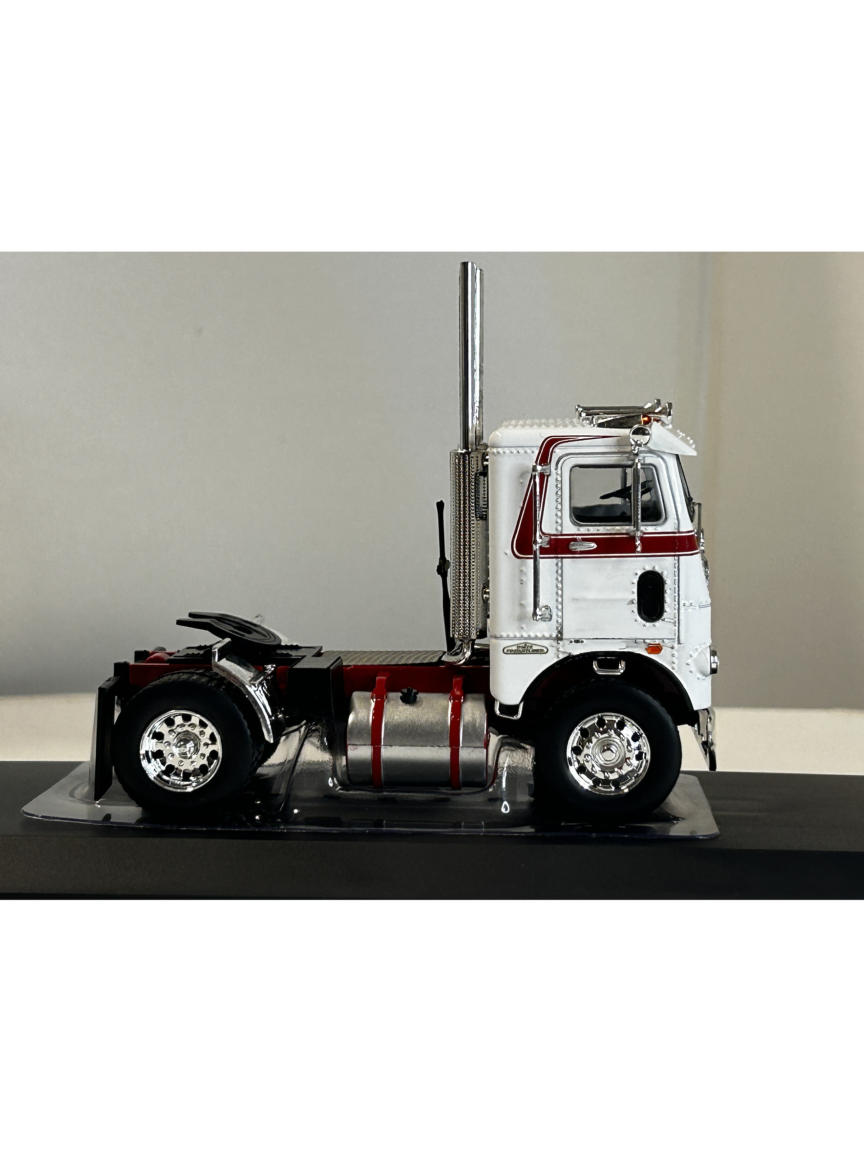 Freightliner COE 1976 – Modelo 1:43 Ixo “Camión Clásico Cab-Over” 5