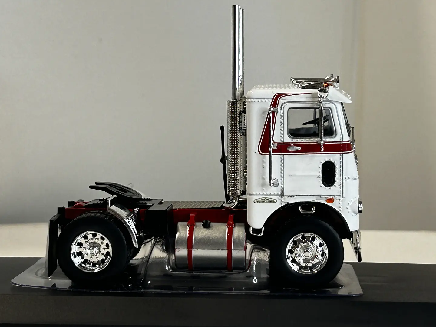 Camión Freightliner COE 1976 | IXO Escala 1:43 5