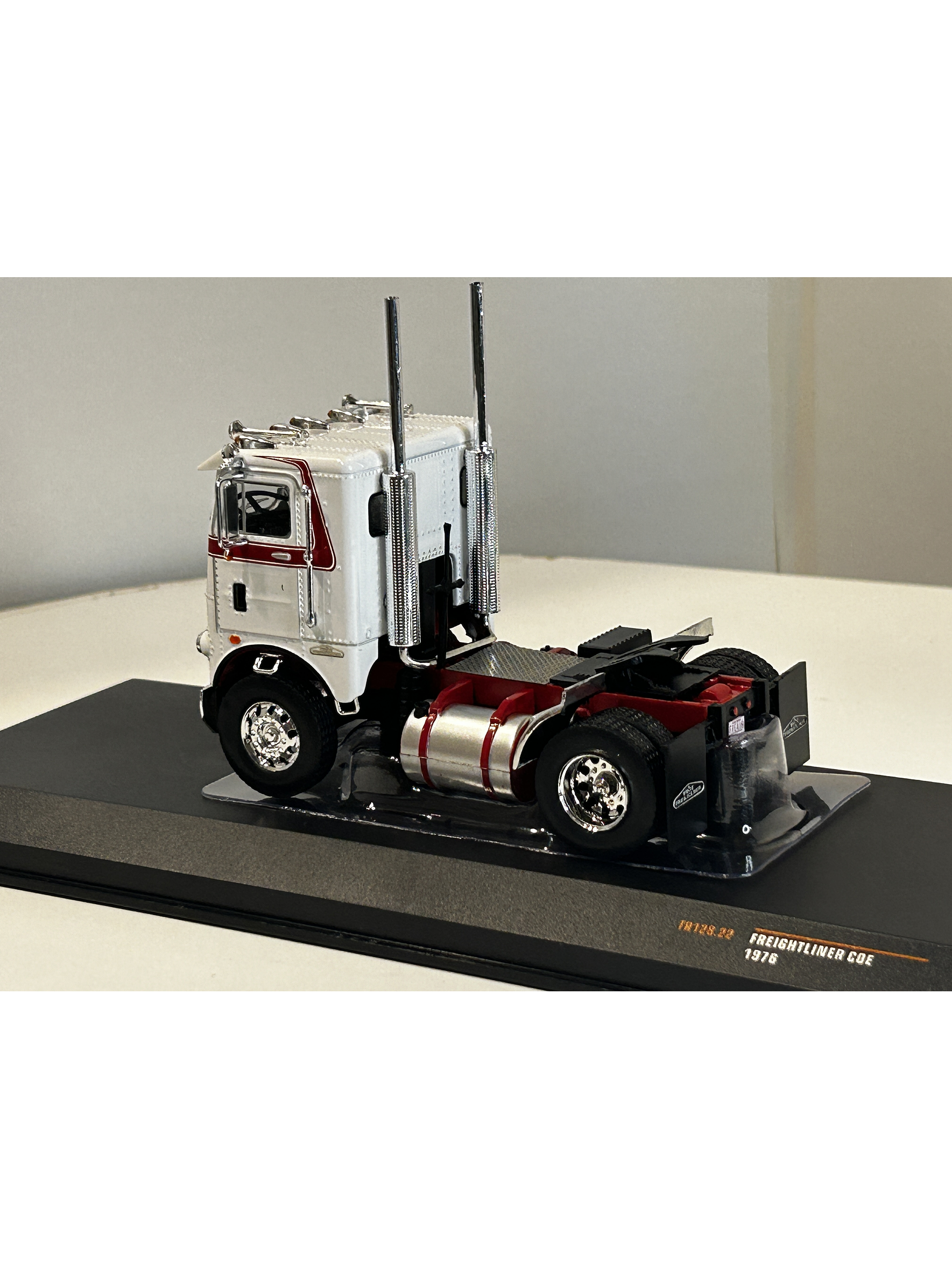 Freightliner COE 1976 – Modelo 1:43 Ixo “Camión Clásico Cab-Over” 7