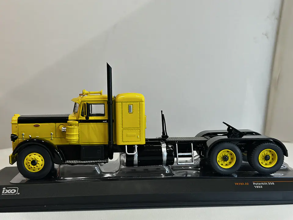 Camión Peterbilt 350 “Iron-Nose” (1952) | IXO 1:43 14