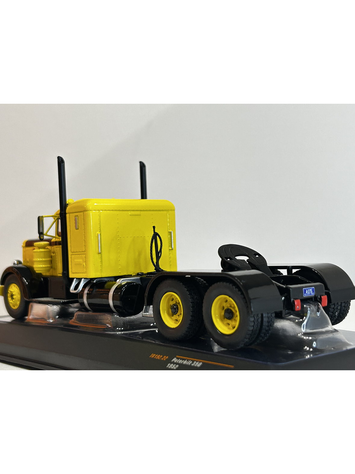 Peterbilt 350 1952 (1:43) – Camión Clásico Ixo Models – “Iron-Nose” 6