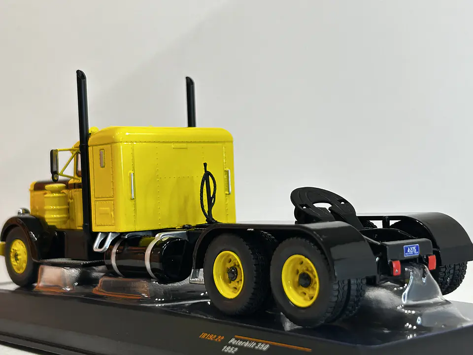 Camión Peterbilt 350 “Iron-Nose” (1952) | IXO 1:43 15