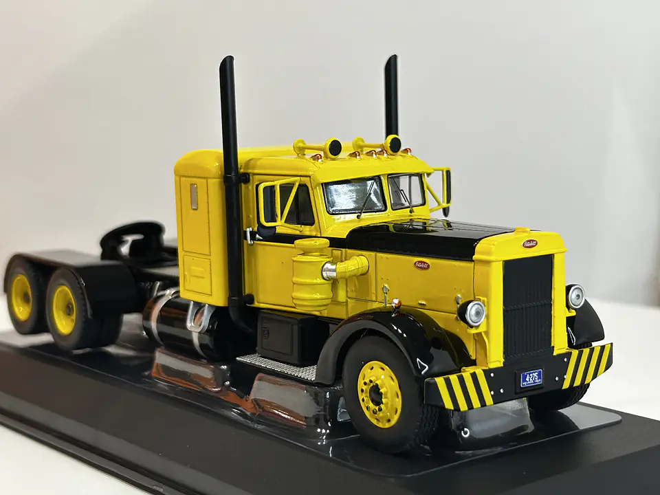 Camión Peterbilt 350 “Iron-Nose” (1952) | IXO 1:43 13