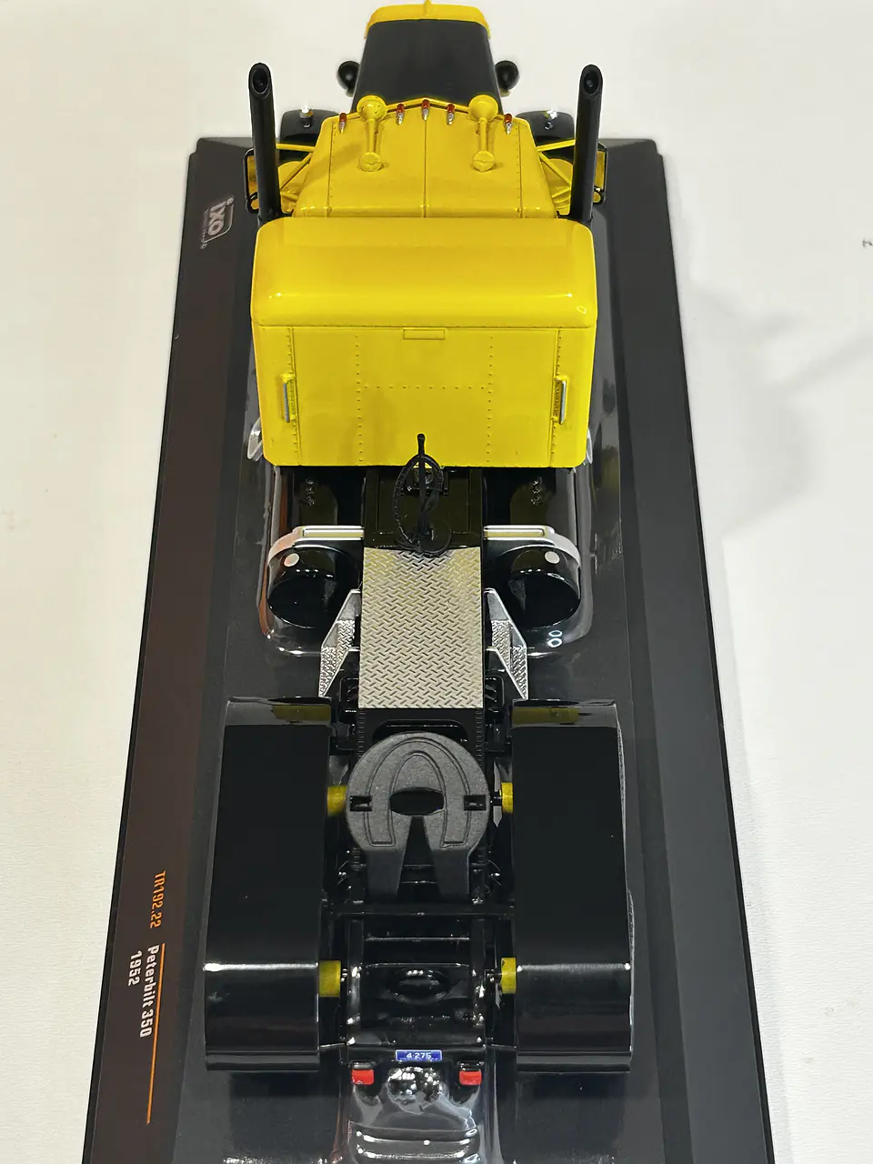Camión Peterbilt 350 “Iron-Nose” (1952) | IXO 1:43 16