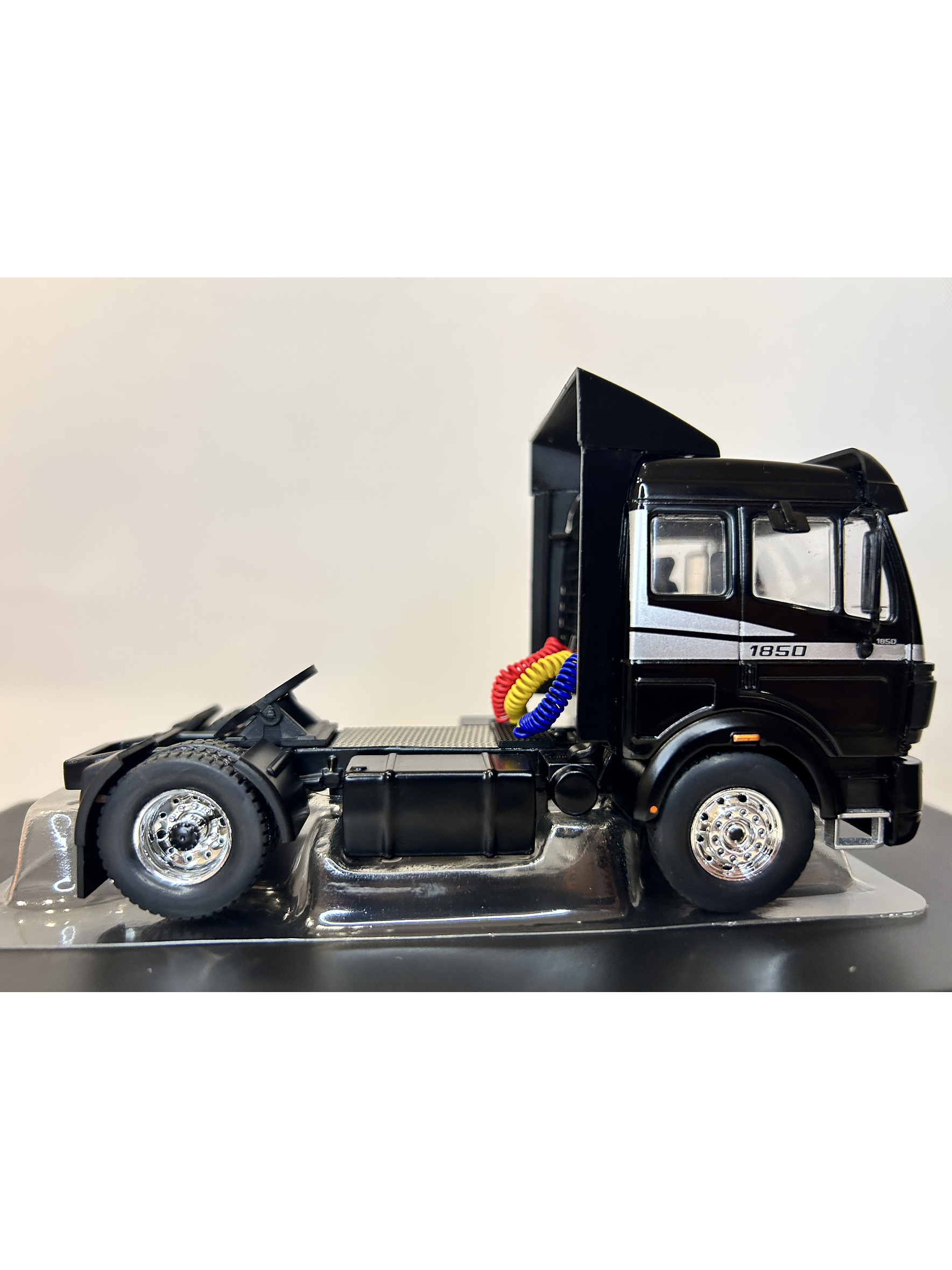 Mercedes-Benz SK II 1850 1994 (1:43) – Camión Clásico Die-cast Ixo 5