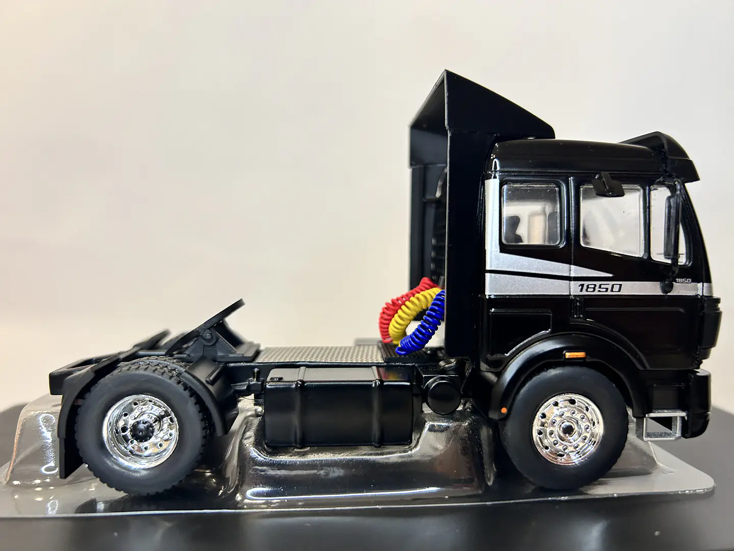 Camión Mercedes-Benz SK II 1850 (1994) | IXO 1:43 5