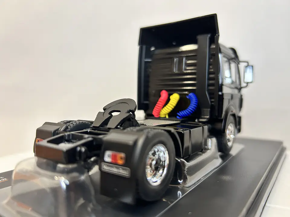Camión Mercedes-Benz SK II 1850 (1994) | IXO 1:43 6