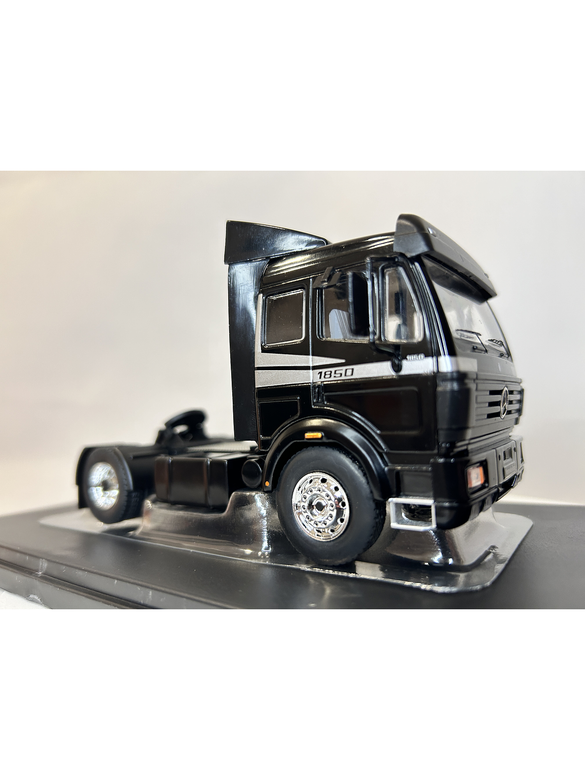 Mercedes-Benz SK II 1850 1994 (1:43) – Camión Clásico Die-cast Ixo 4