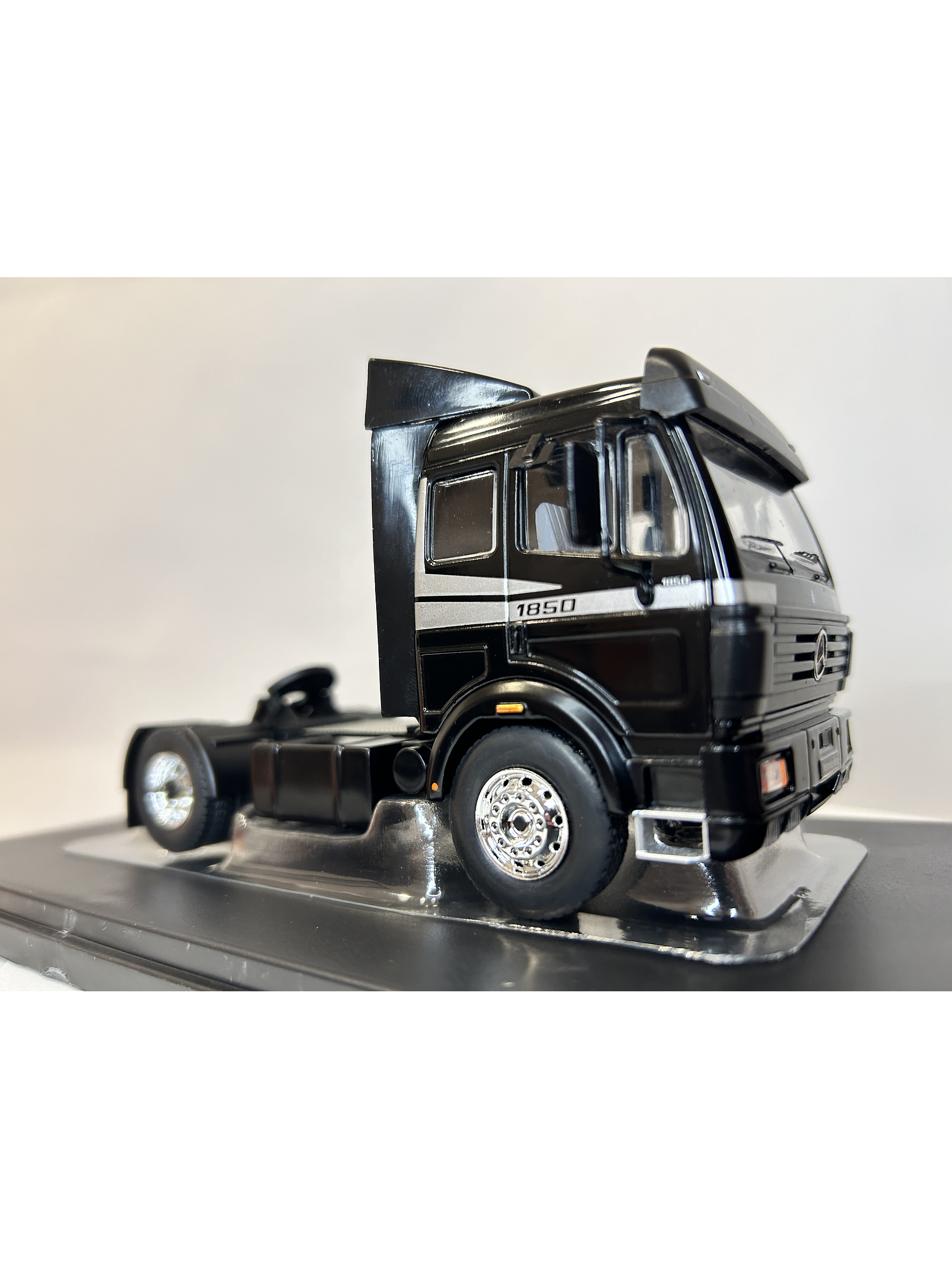 Mercedes-Benz SK II 1850 1994 (1:43) – Camión Clásico Die-cast Ixo 4