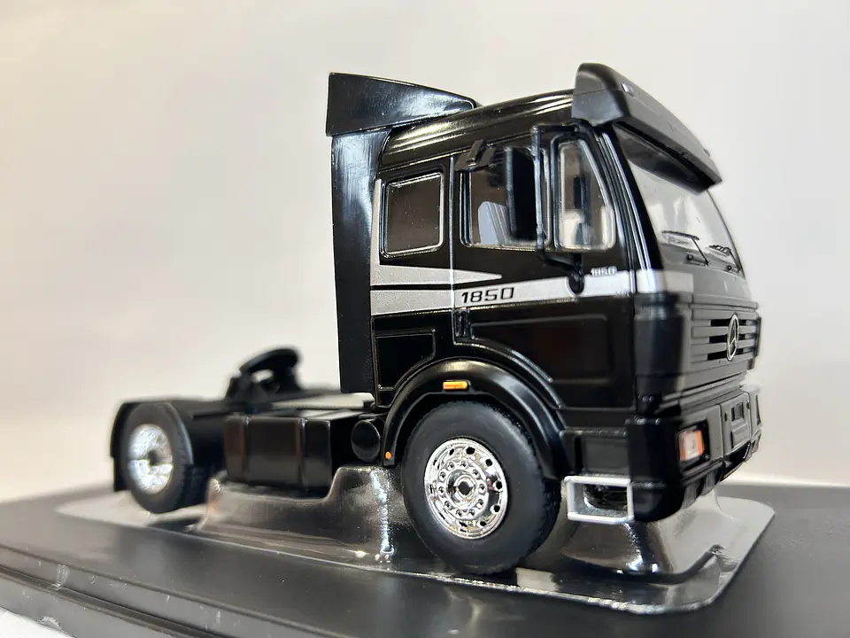 Camión Mercedes-Benz SK II 1850 (1994) | IXO 1:43 4