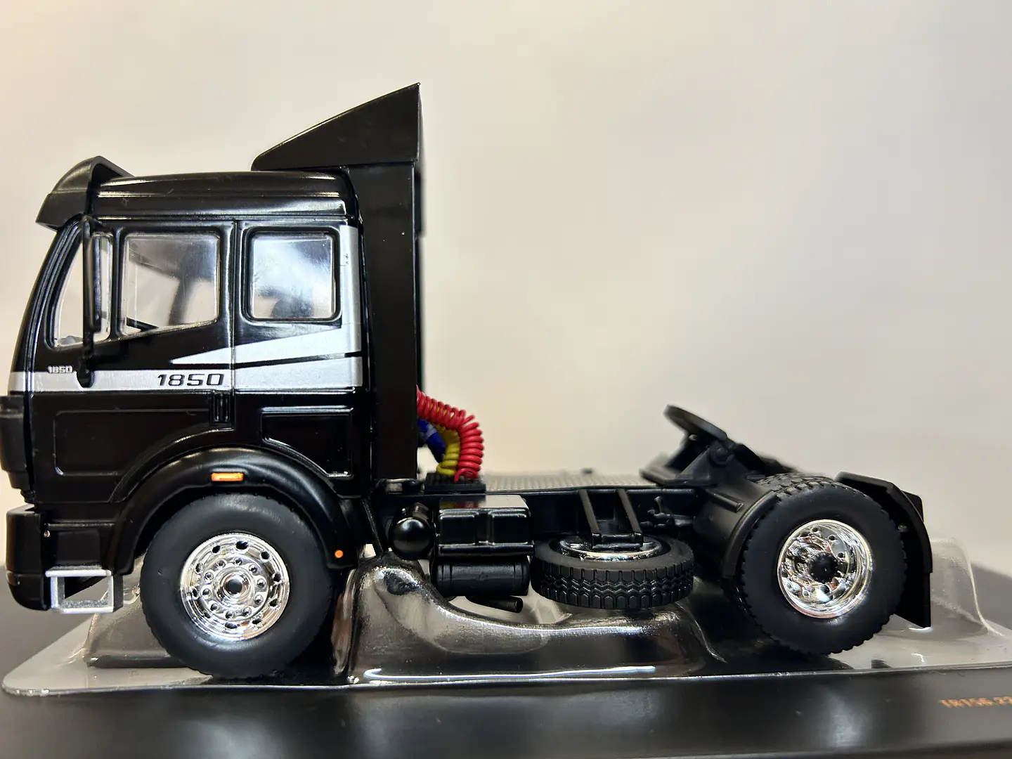 Camión Mercedes-Benz SK II 1850 (1994) | IXO 1:43 9