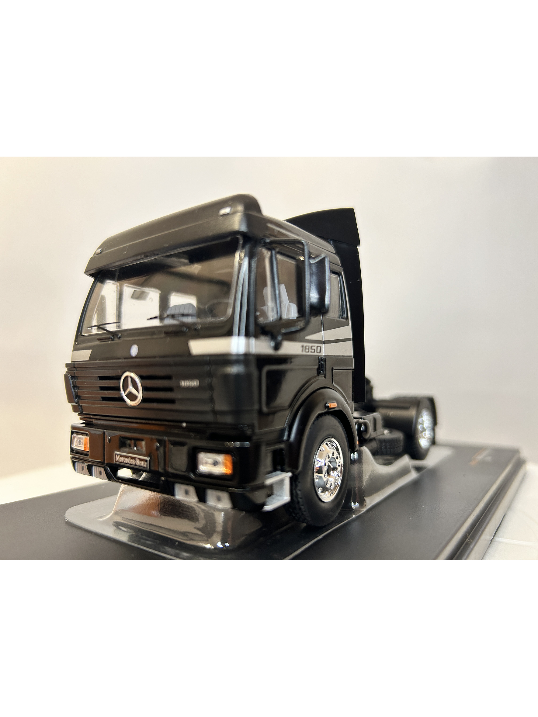 Mercedes-Benz SK II 1850 1994 (1:43) – Camión Clásico Die-cast Ixo 2
