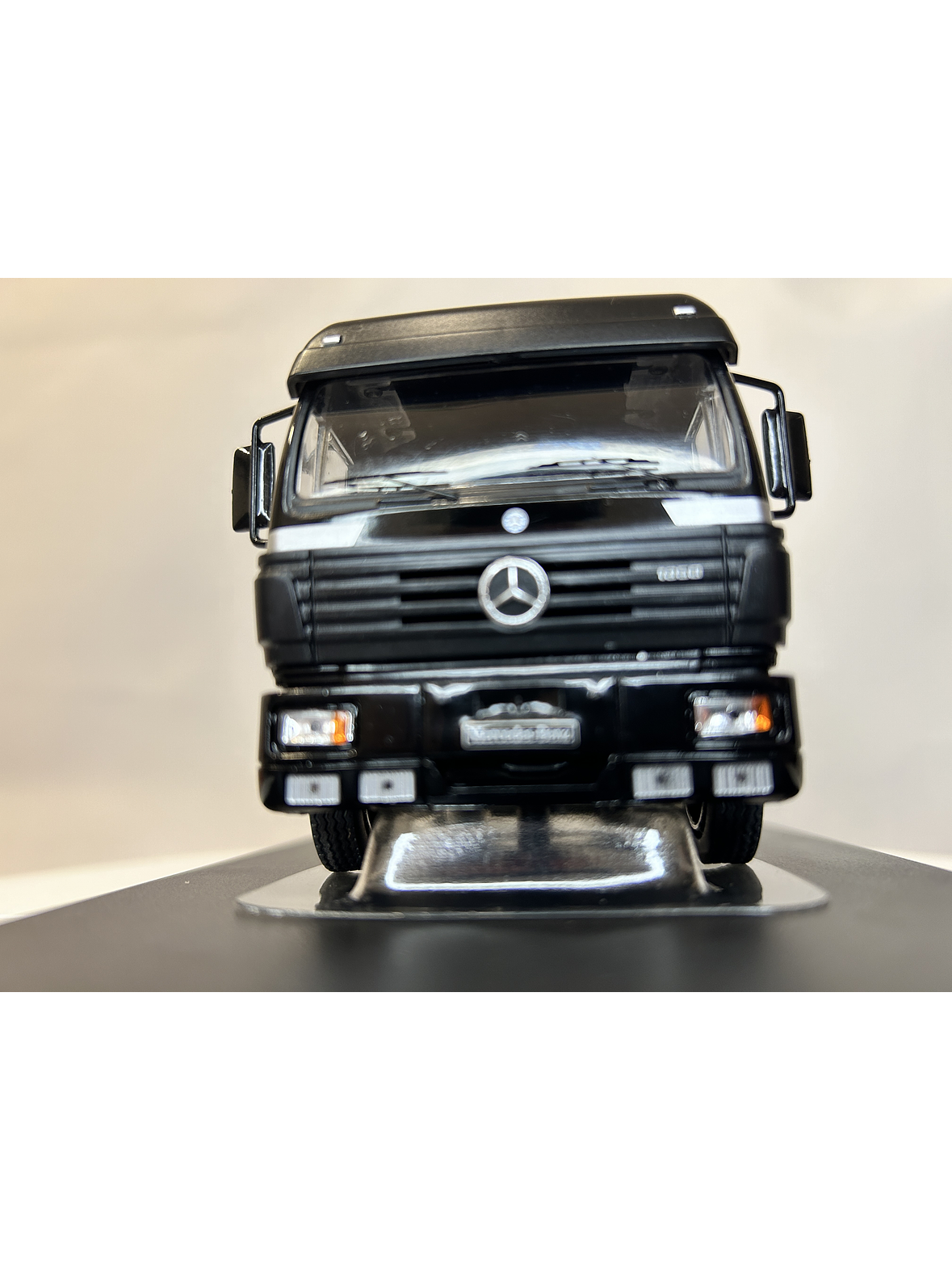 Mercedes-Benz SK II 1850 1994 (1:43) – Camión Clásico Die-cast Ixo 3