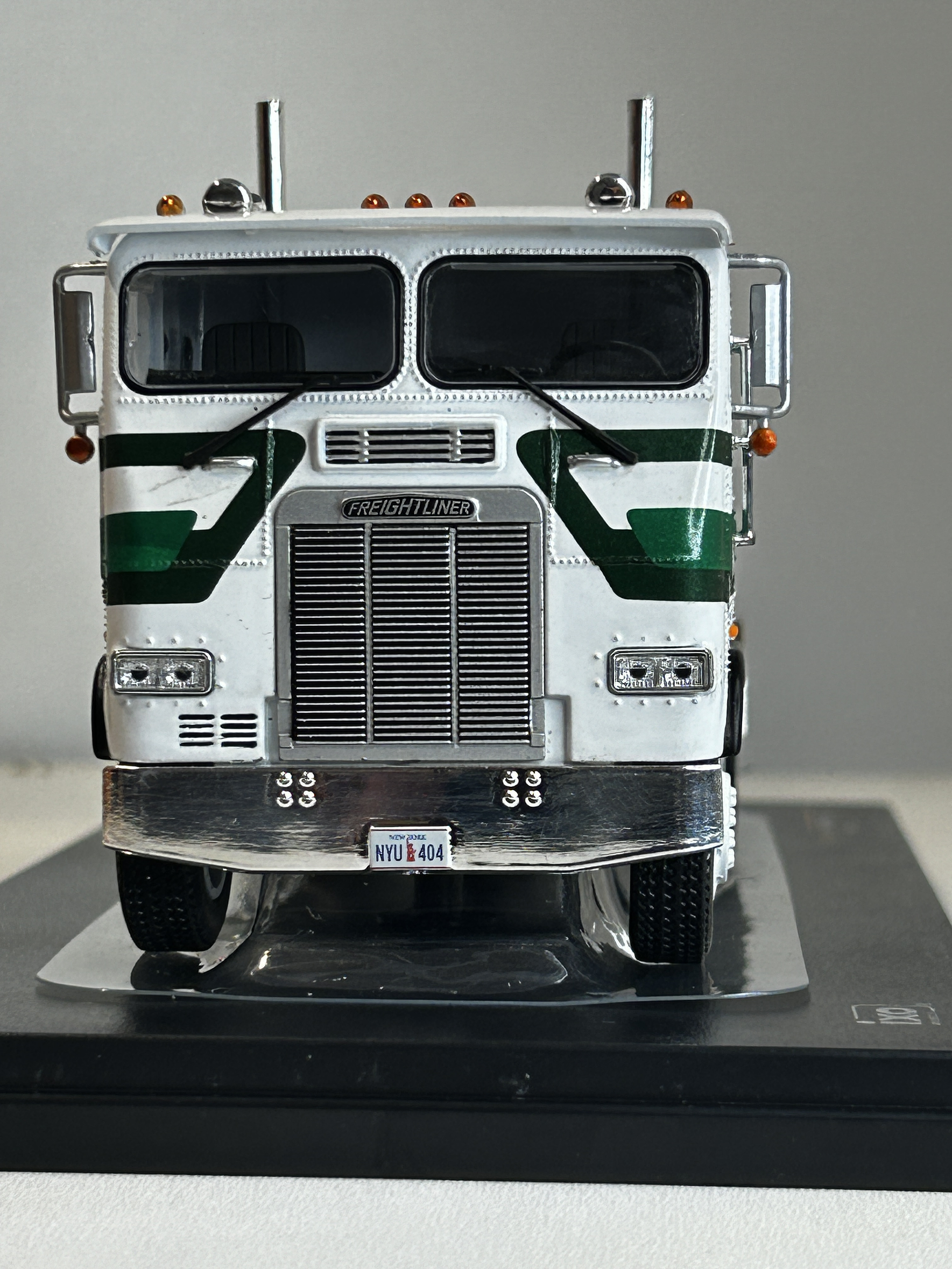 Freightliner FLA 1993 – Camión Clásico Escala 1:43 Ixo Models 10