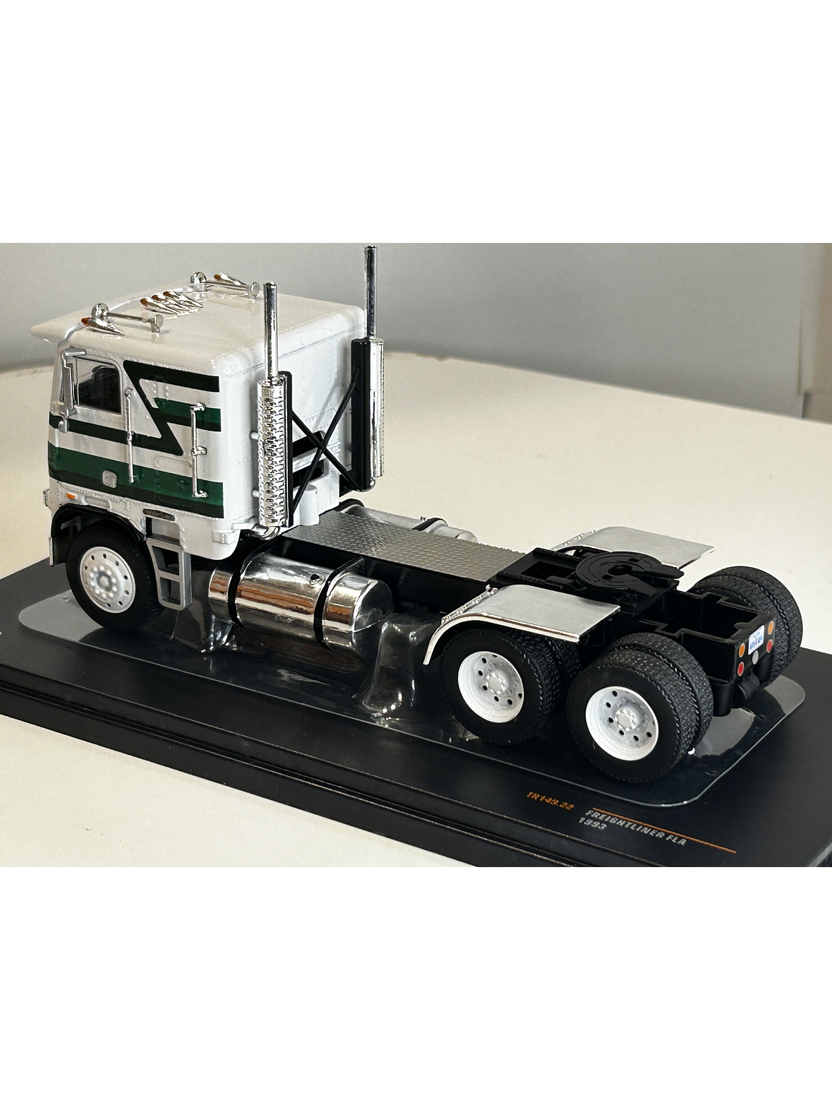 Freightliner FLA 1993 – Camión Clásico Escala 1:43 Ixo Models 4