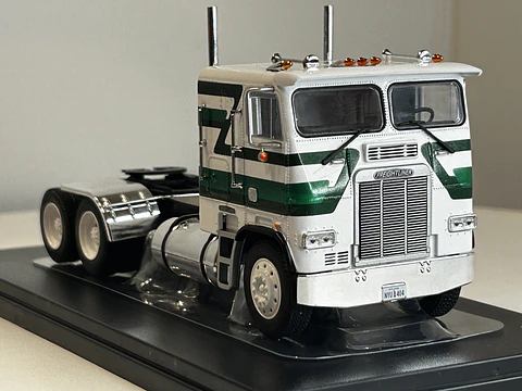 Freightliner FLA 1993 – Camión Clásico Escala 1:43 Ixo Models