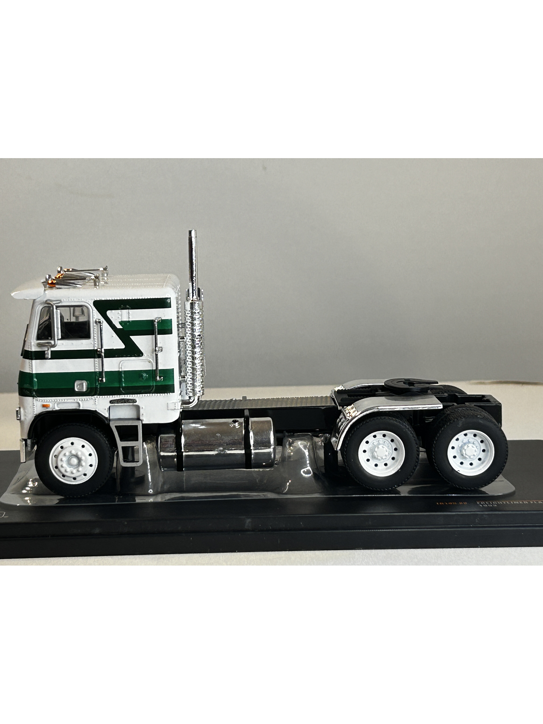 Freightliner FLA 1993 – Camión Clásico Escala 1:43 Ixo Models 3