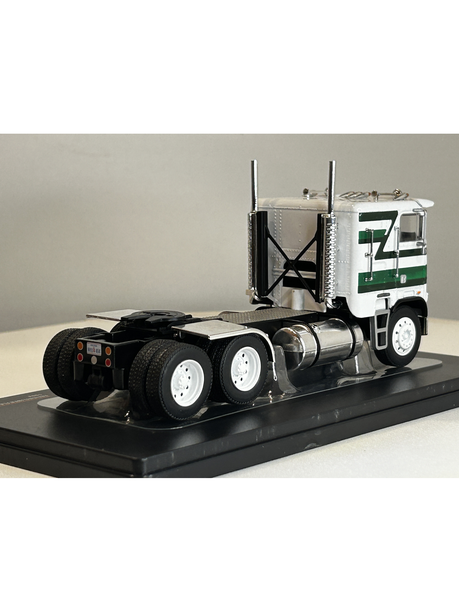 Freightliner FLA 1993 – Camión Clásico Escala 1:43 Ixo Models 7