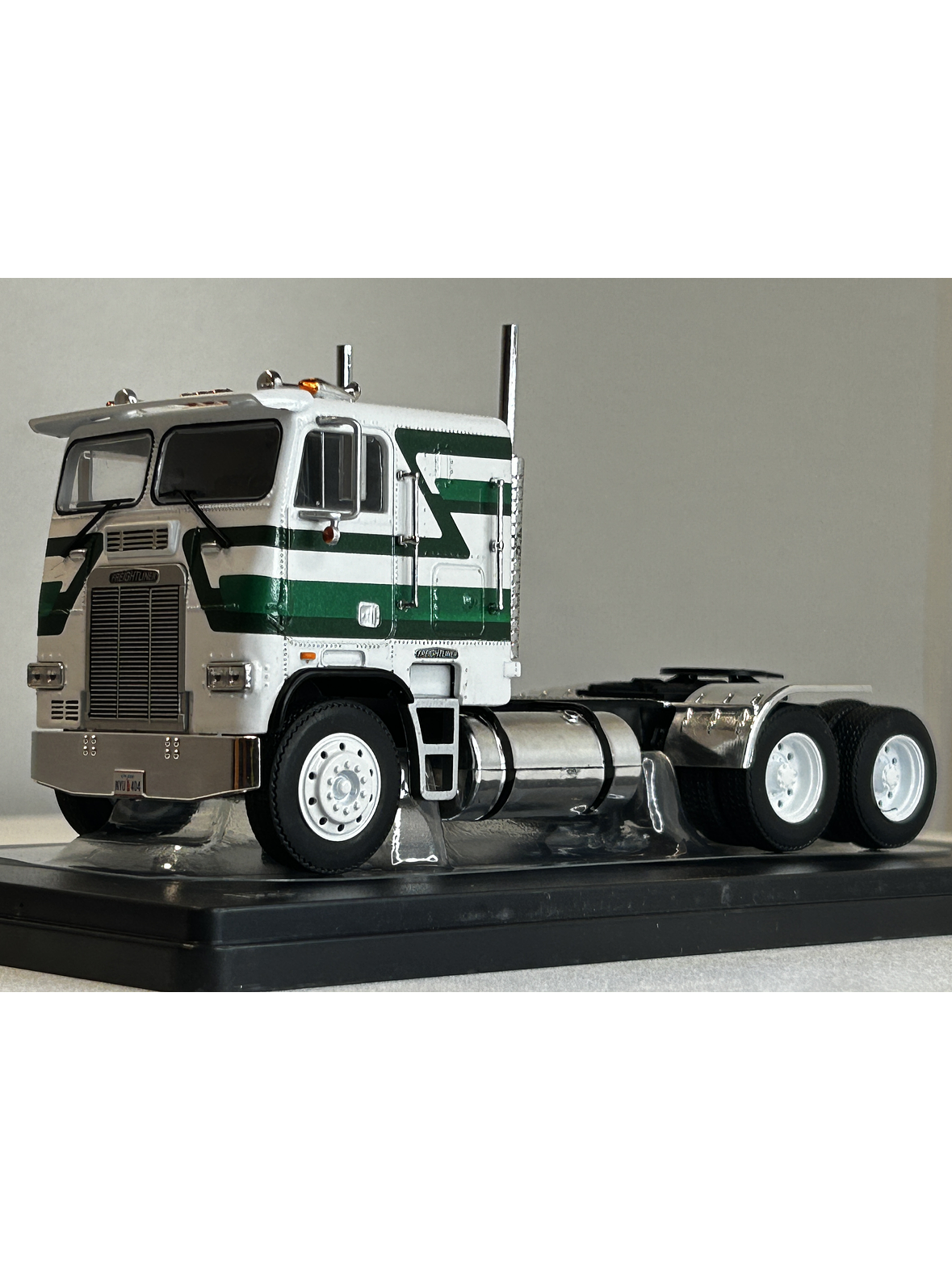 Freightliner FLA 1993 – Camión Clásico Escala 1:43 Ixo Models 2