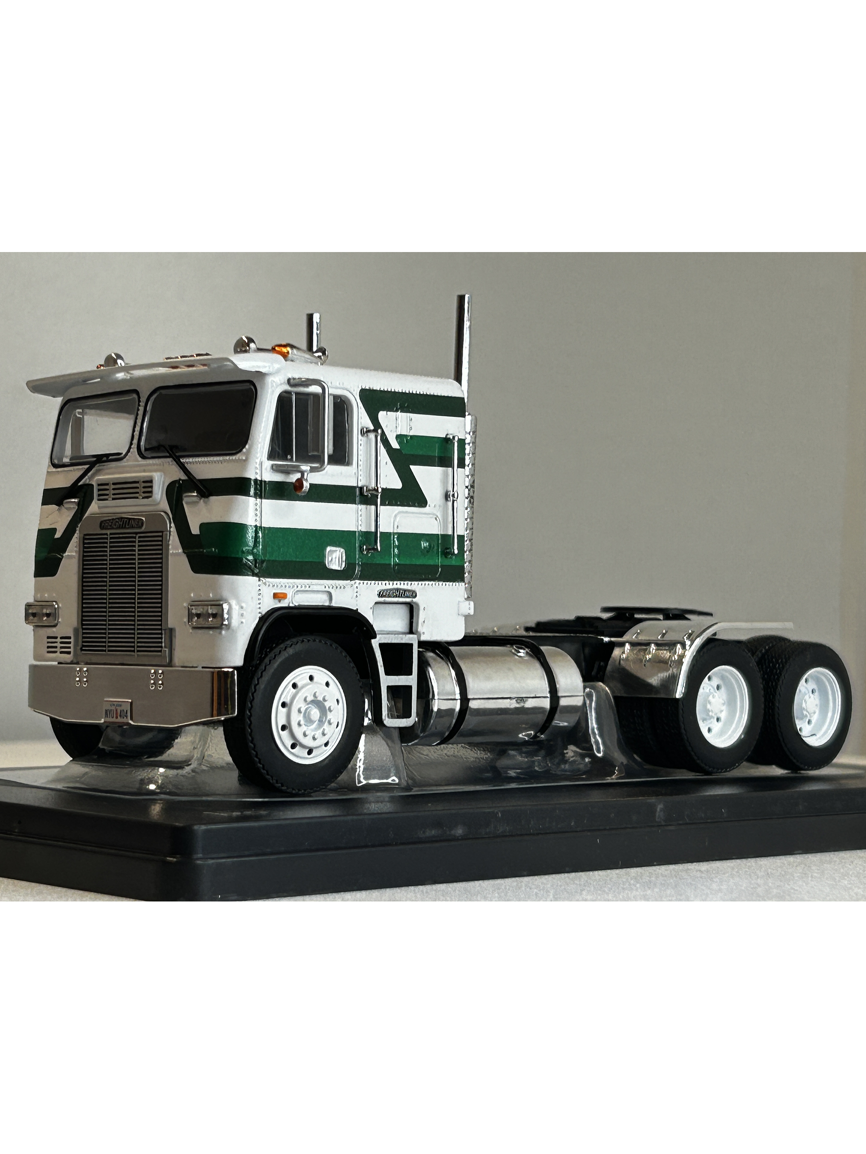 Freightliner FLA 1993 – Camión Clásico Escala 1:43 Ixo Models 2