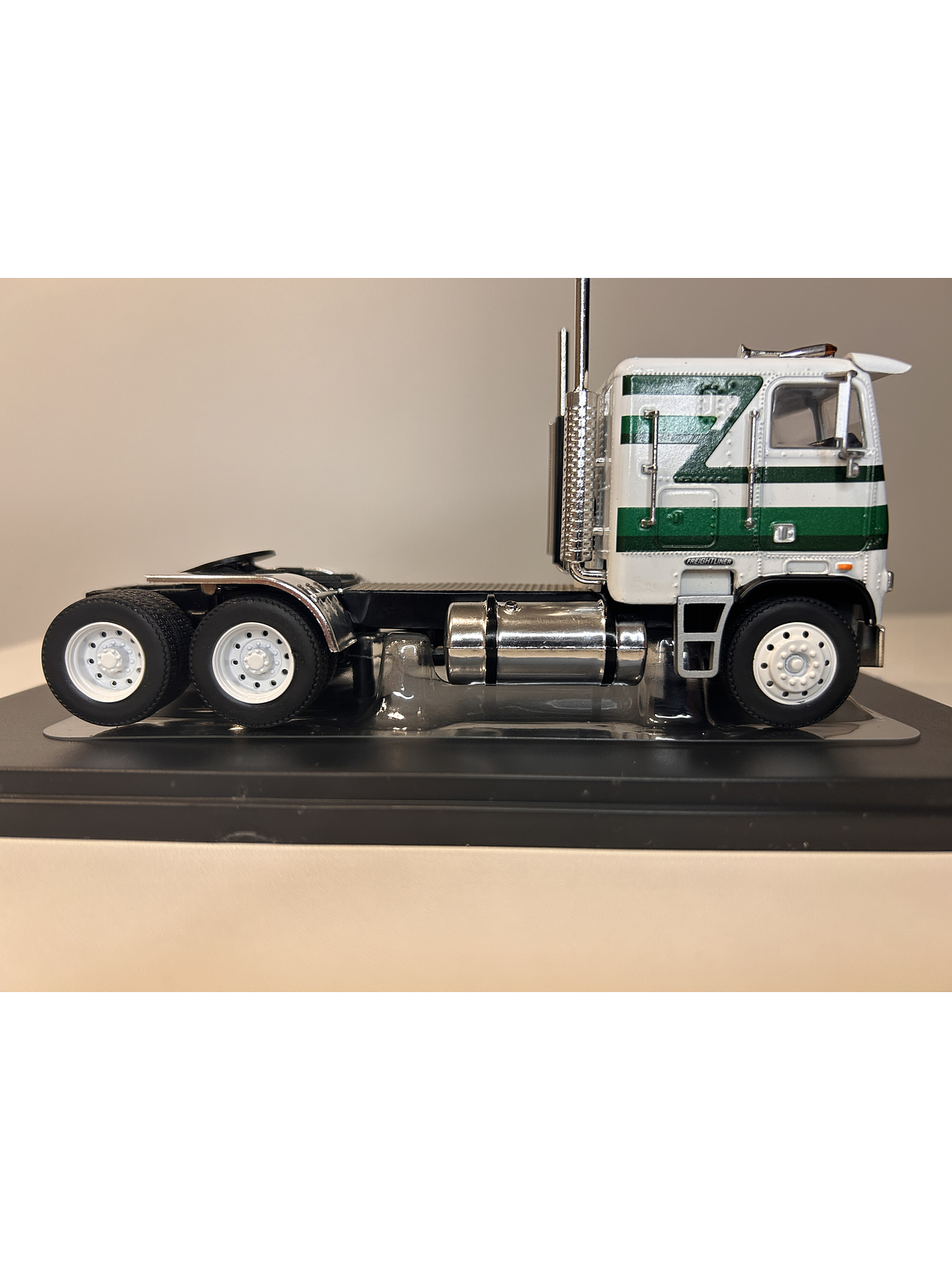 Freightliner FLA 1993 – Camión Clásico Escala 1:43 Ixo Models 8