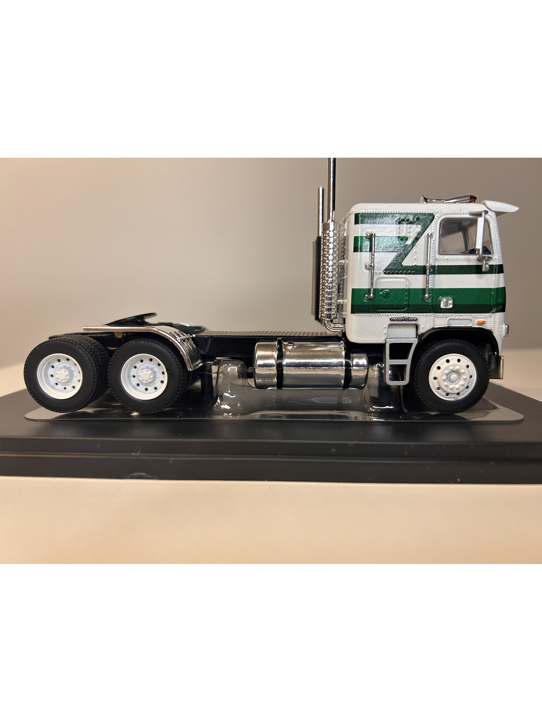 Freightliner FLA 1993 – Camión Clásico Escala 1:43 Ixo Models 8